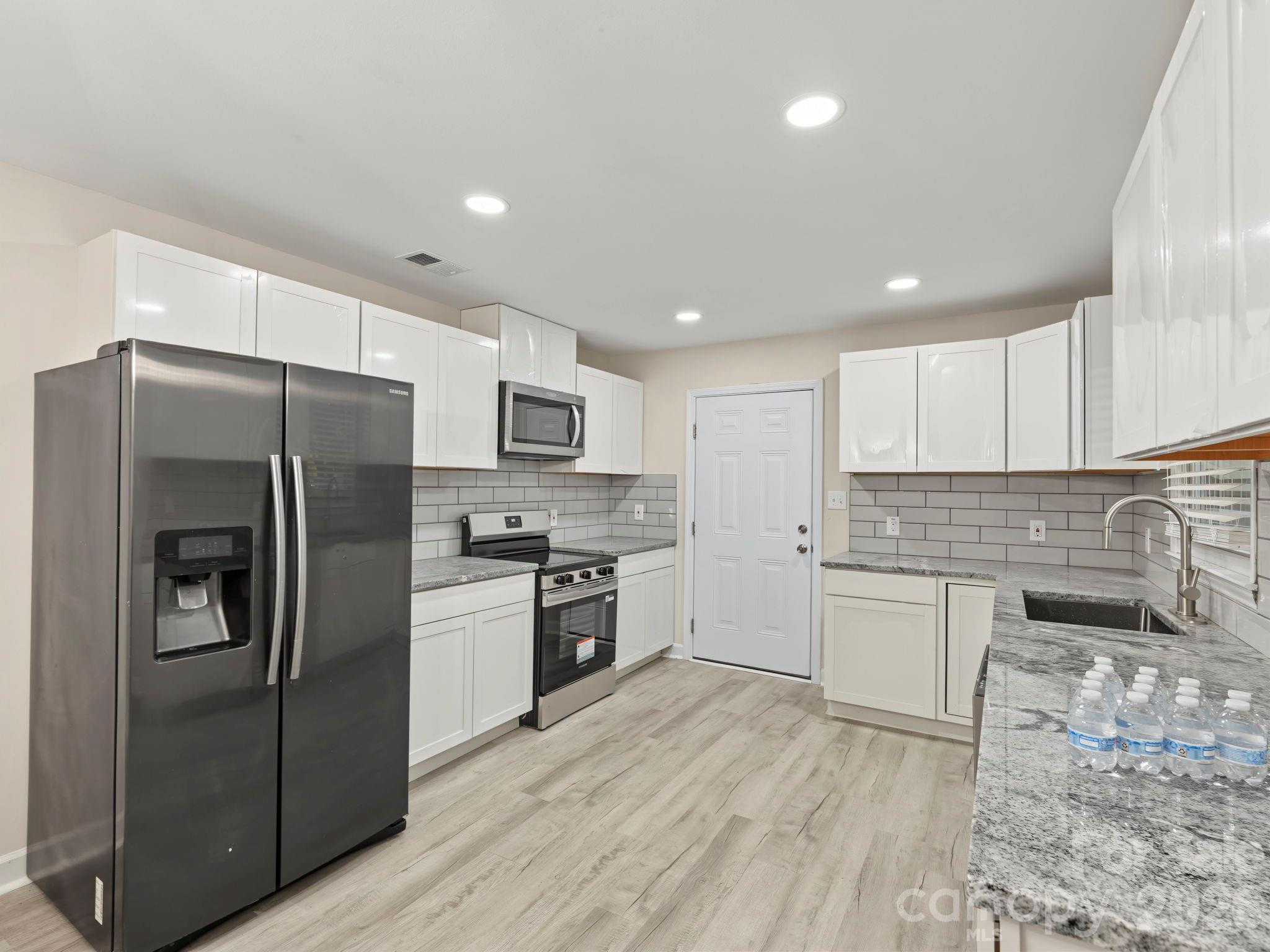 512 Villa Street Property Photo 3