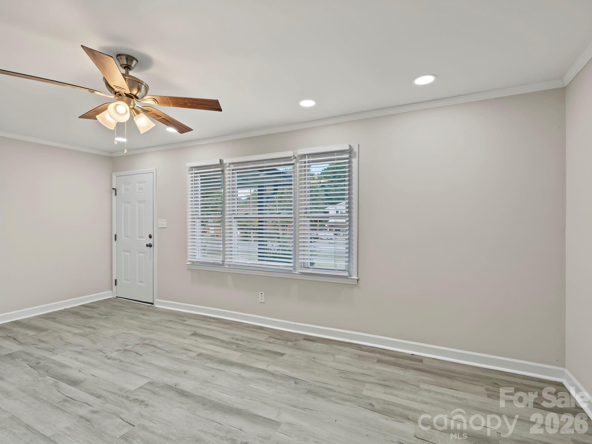 512 Villa Street Property Photo 8