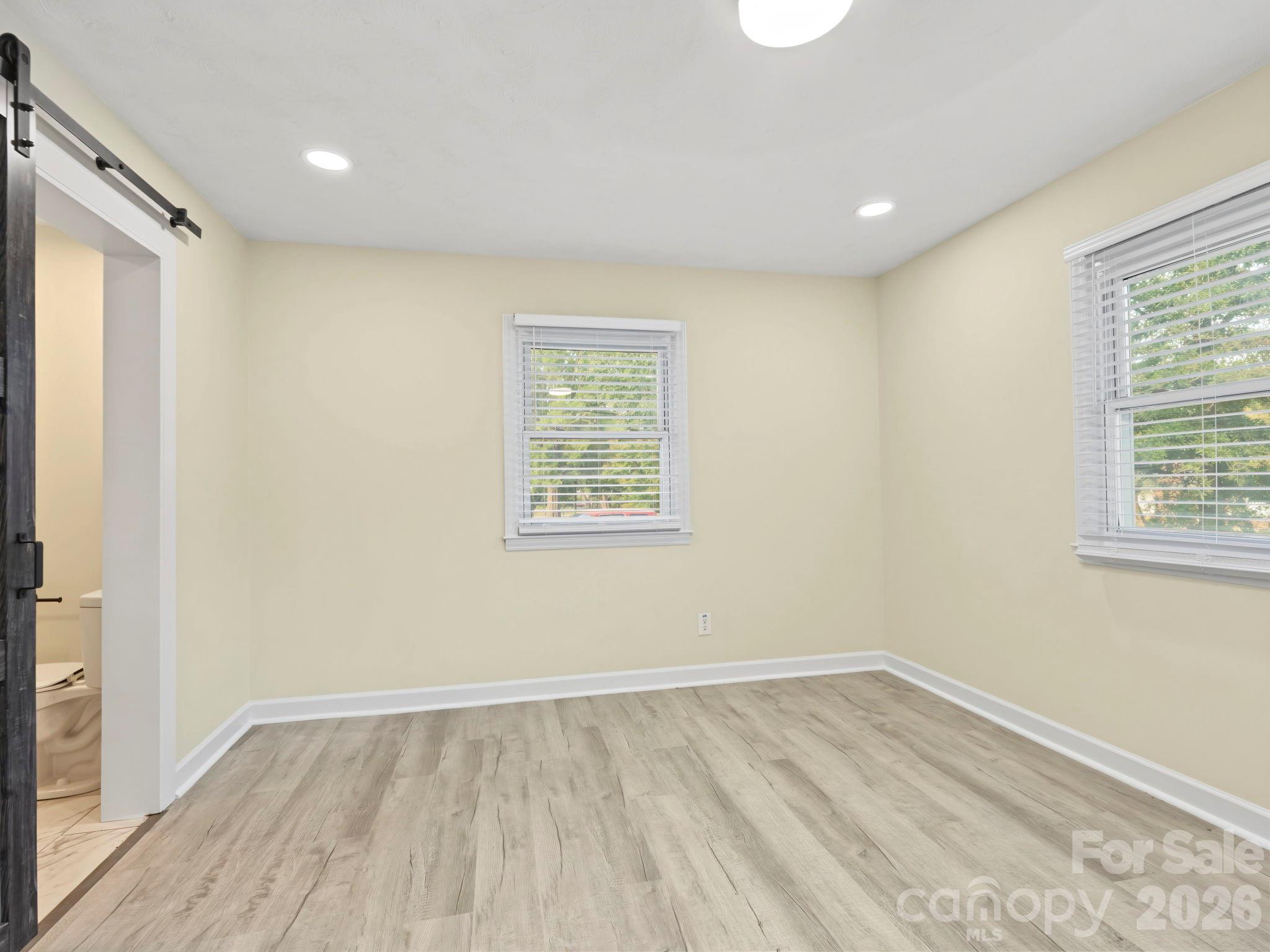512 Villa Street Property Photo 23