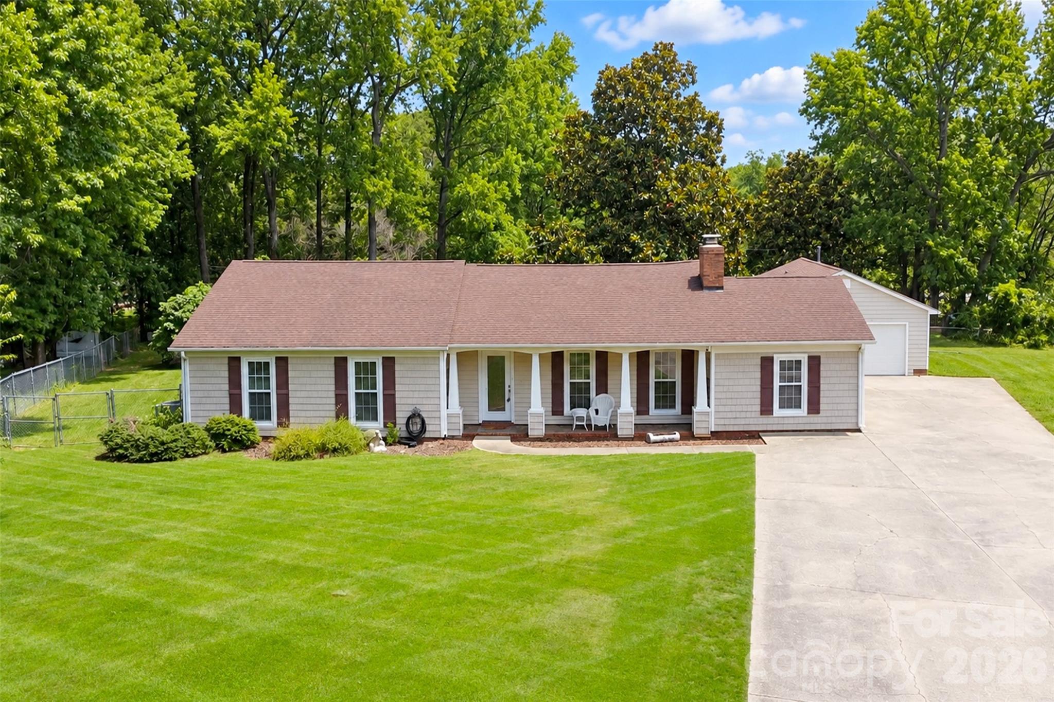7904 Saddleview Court Property Photo 1