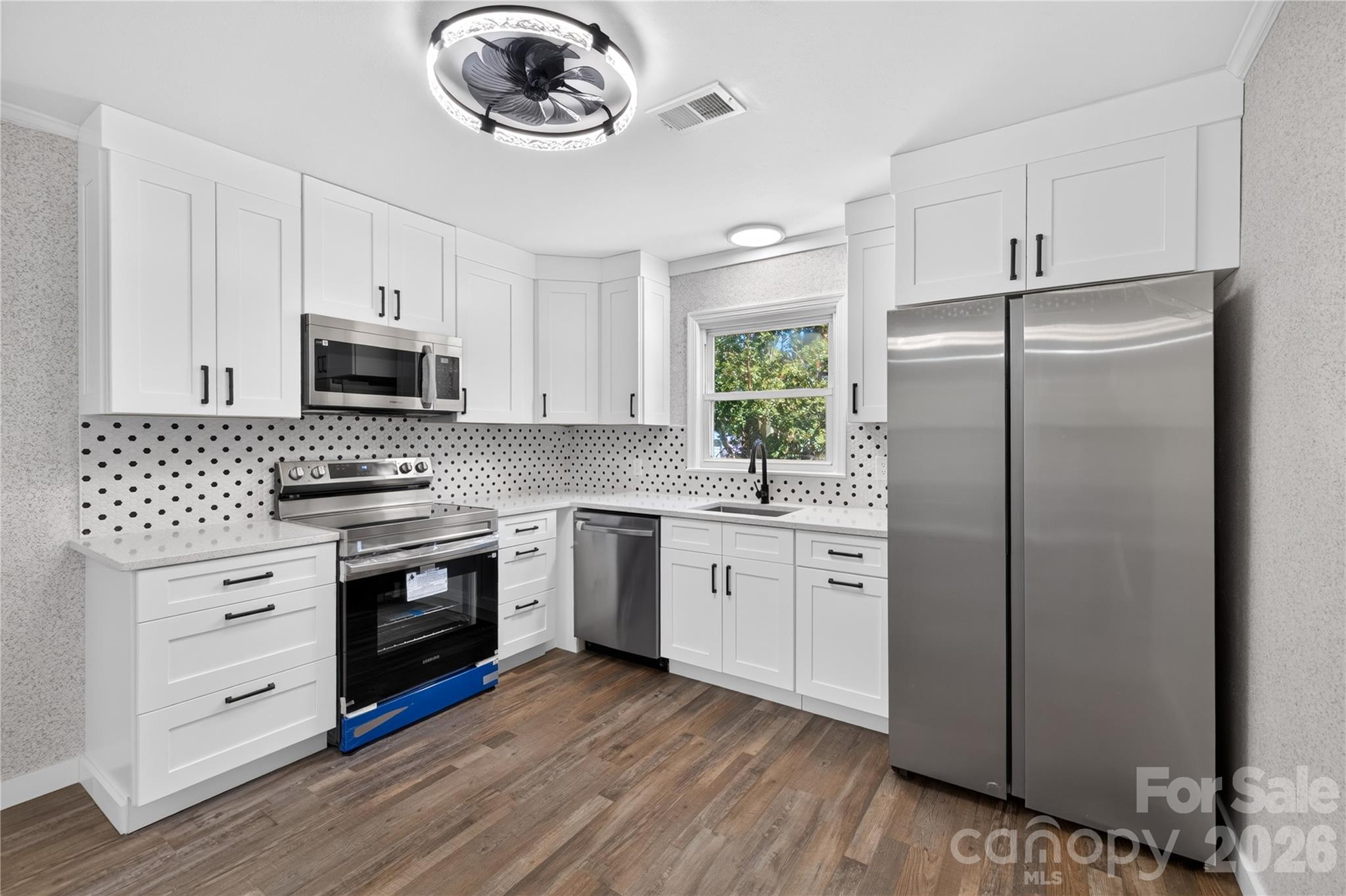 427 Clinton Avenue Property Photo 6