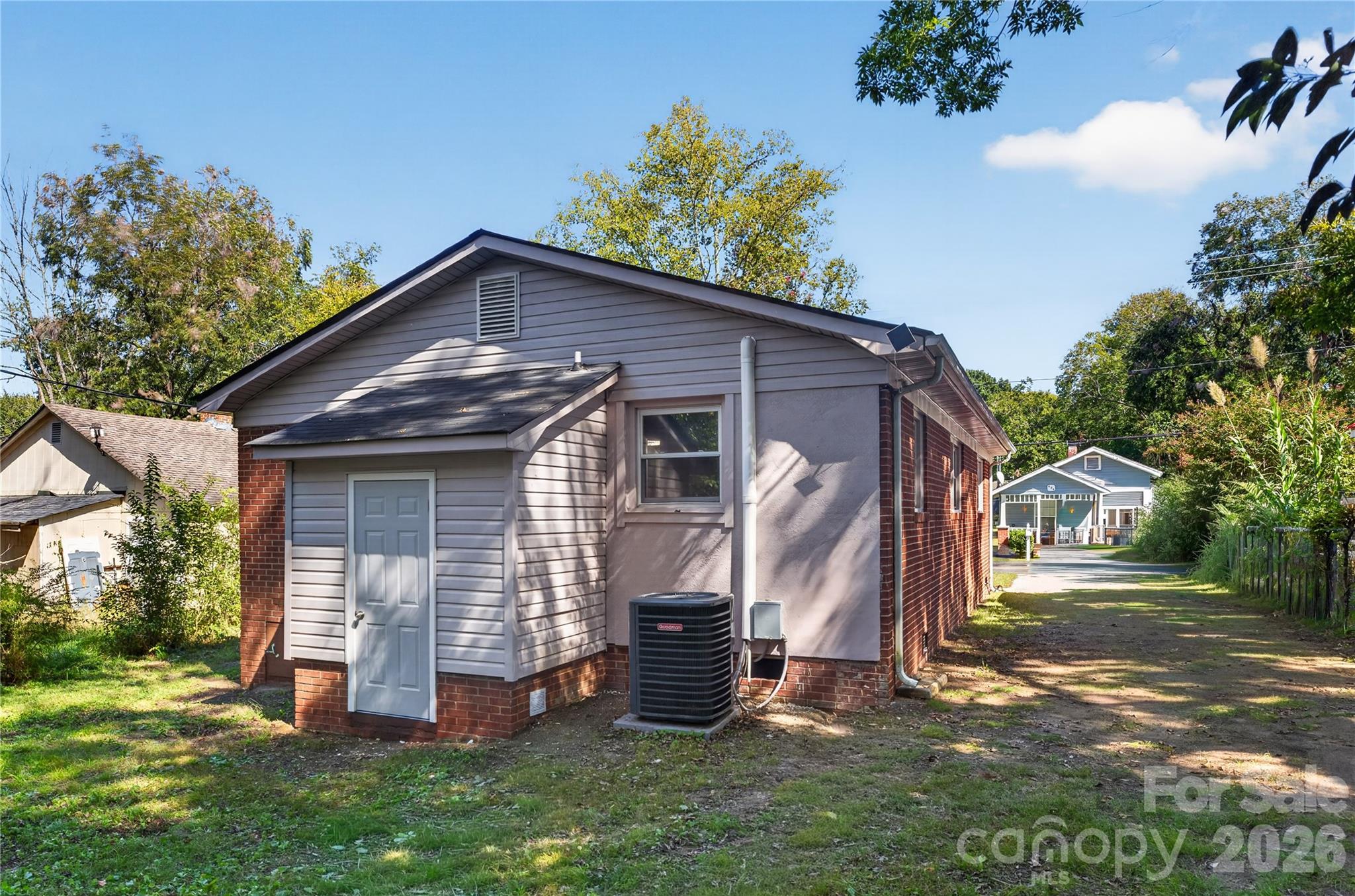 427 Clinton Avenue Property Photo 24