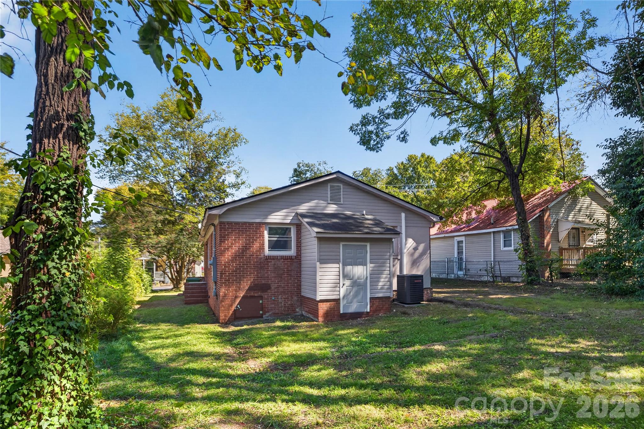 427 Clinton Avenue Property Photo 26