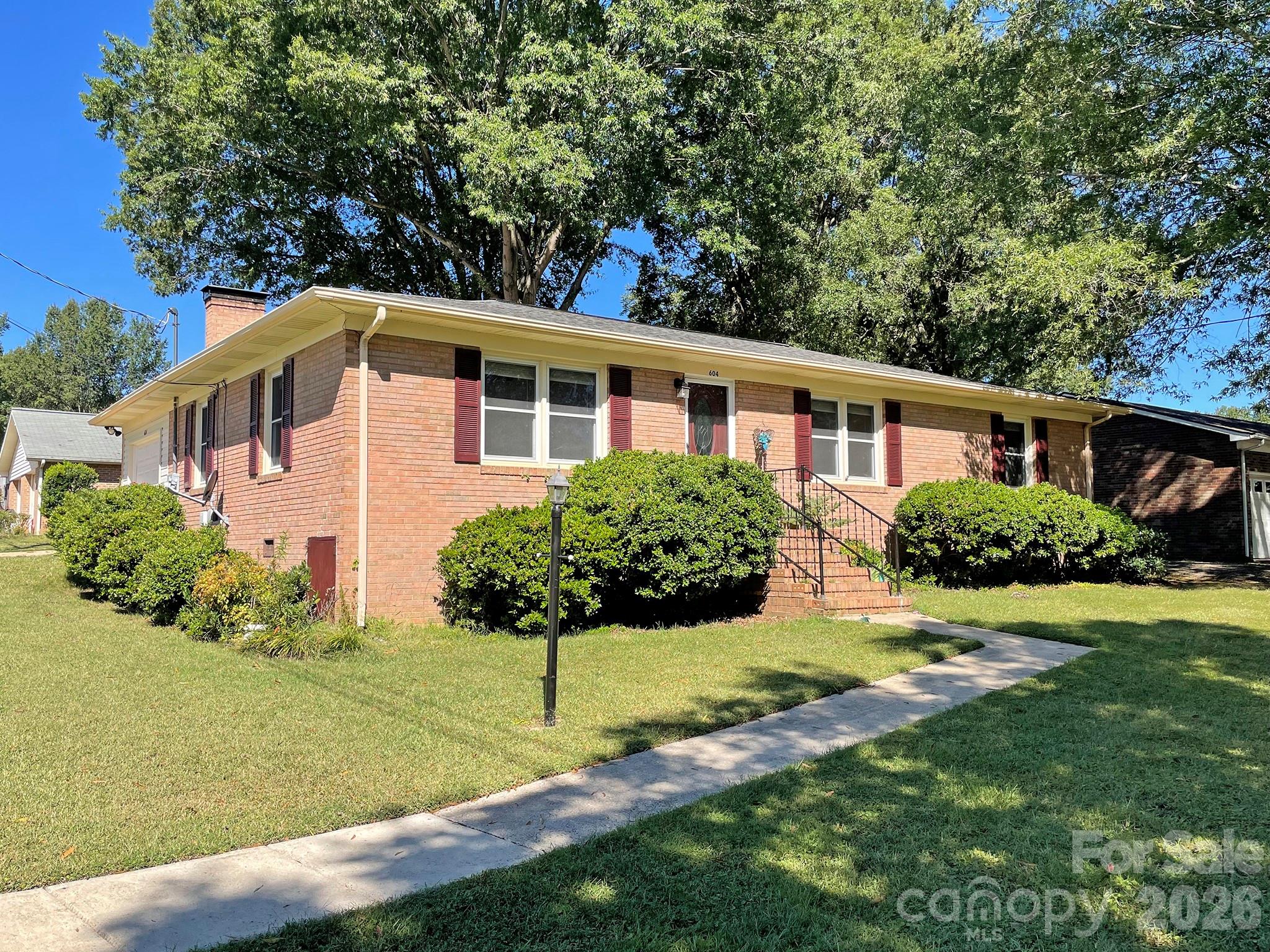 604 W Park Avenue Property Photo 1