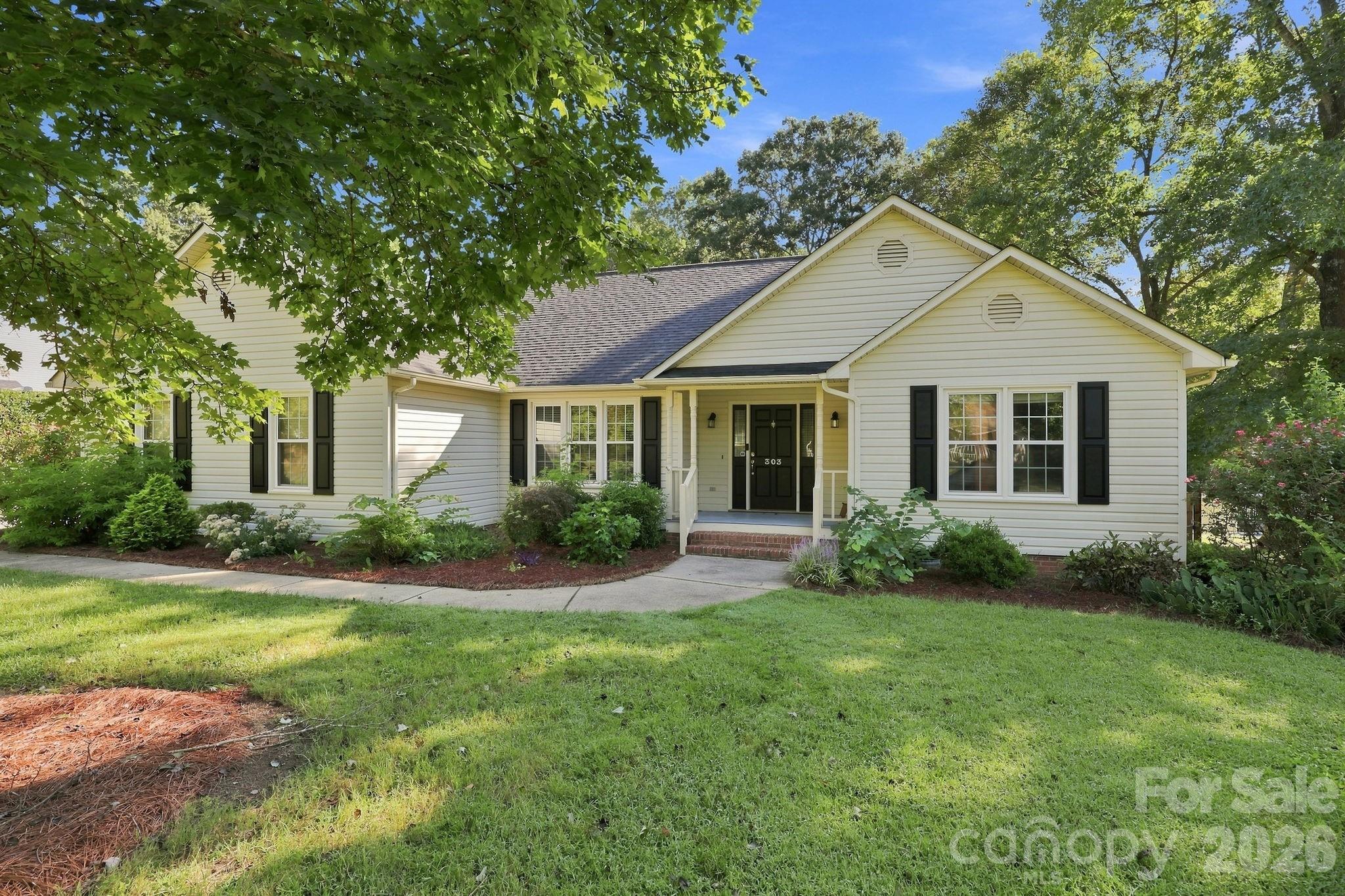 303 N Deerfield Circle Property Photo 1