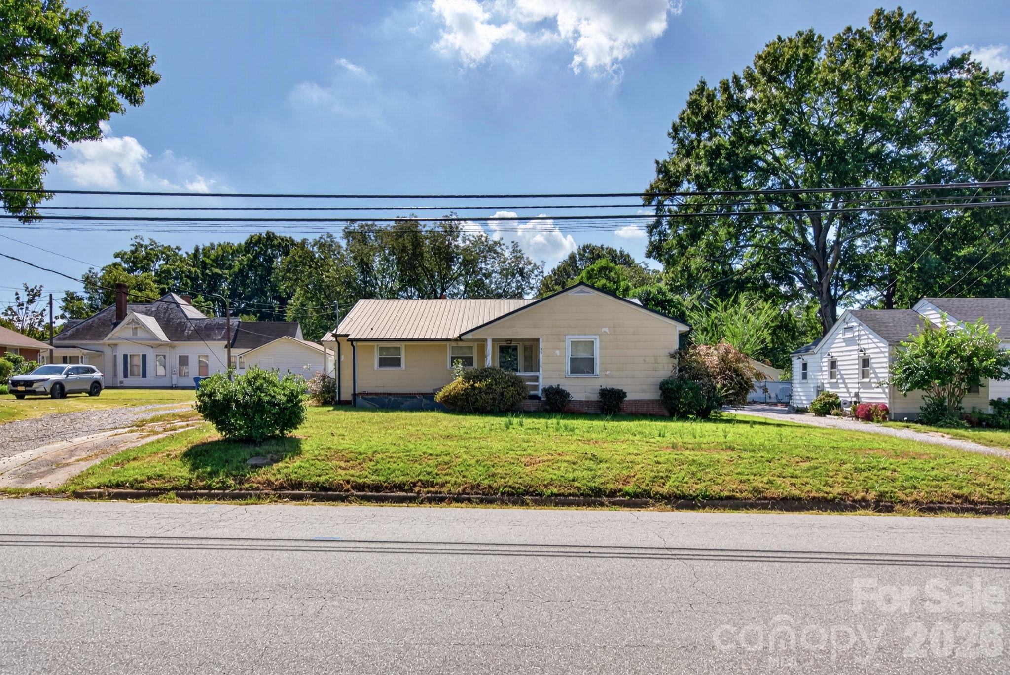 633 Oak Street Property Photo 1