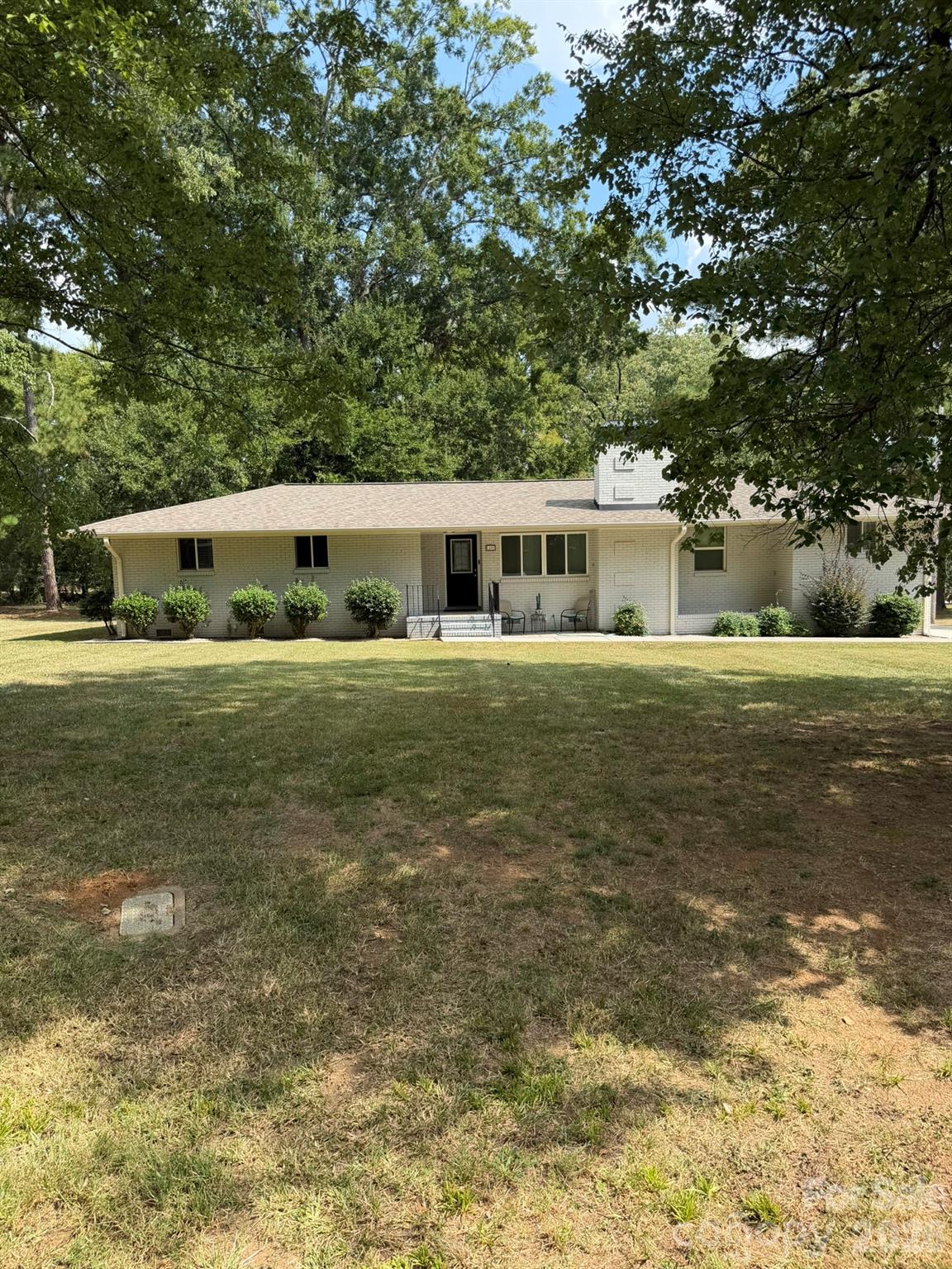 1405 Lakeview Drive Property Photo 1