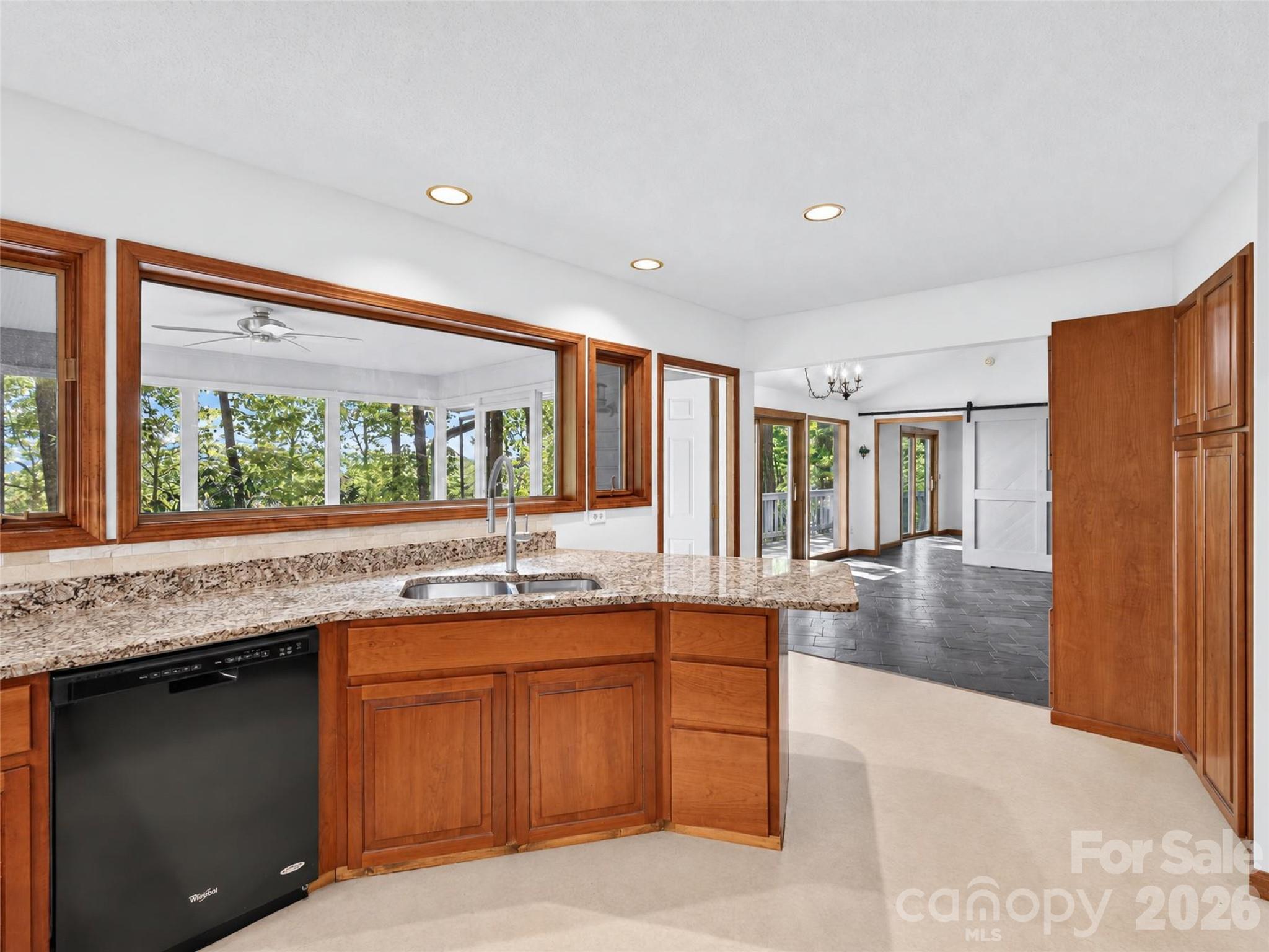 172 Clock Crest Drive Property Photo 14