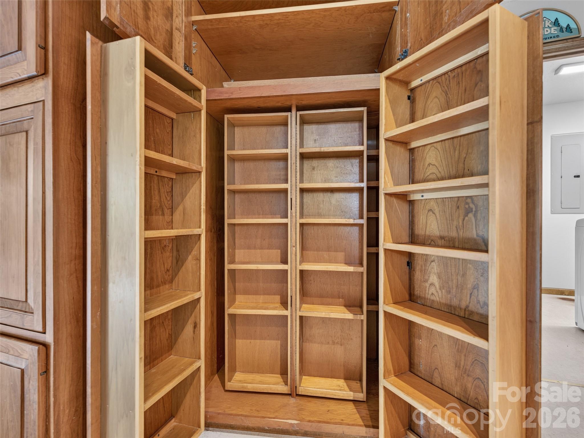 172 Clock Crest Drive Property Photo 15