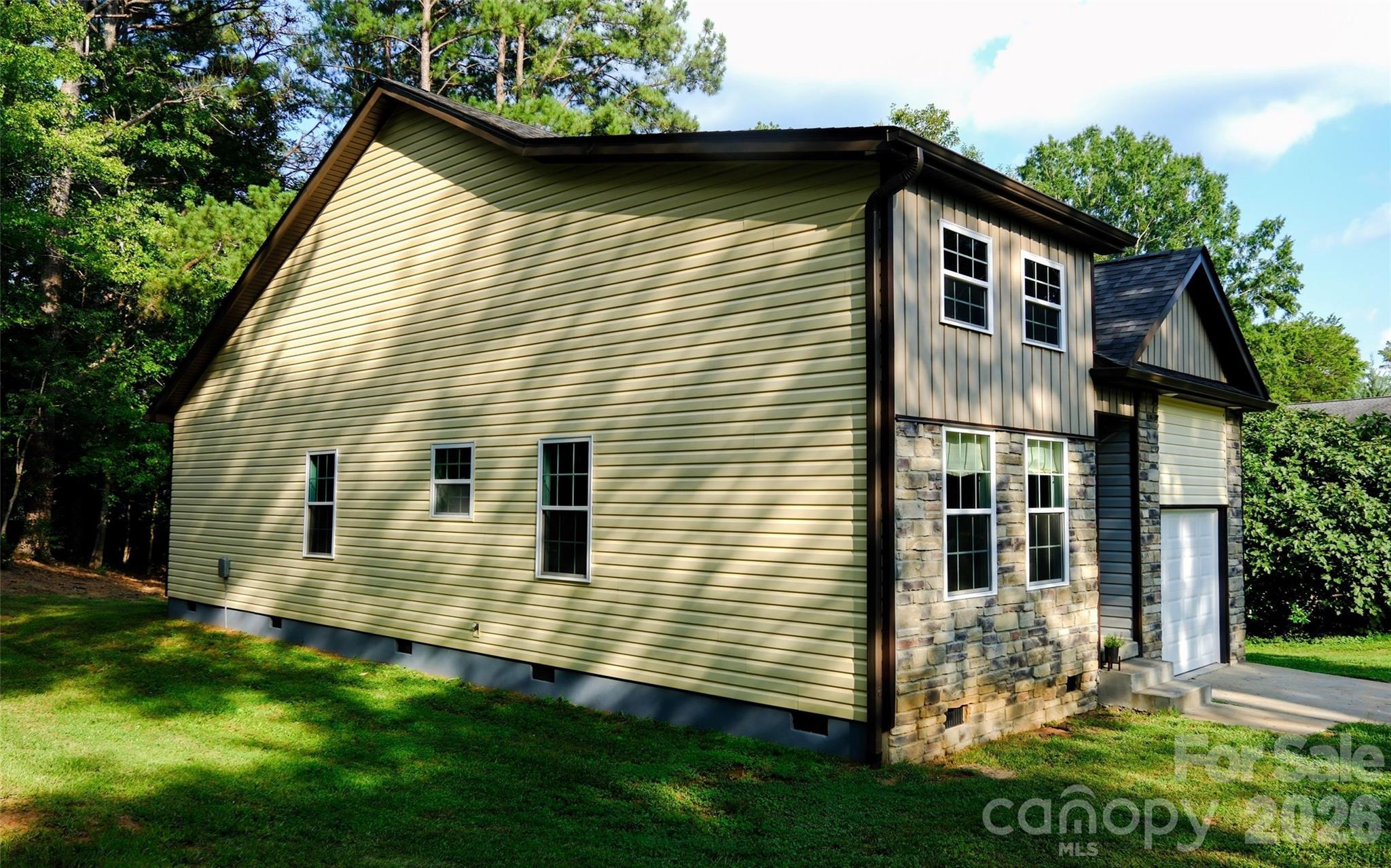 524 Asbury Drive Property Photo 3