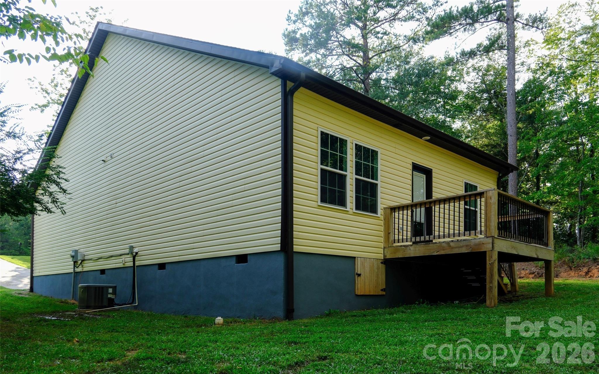 524 Asbury Drive Property Photo 4