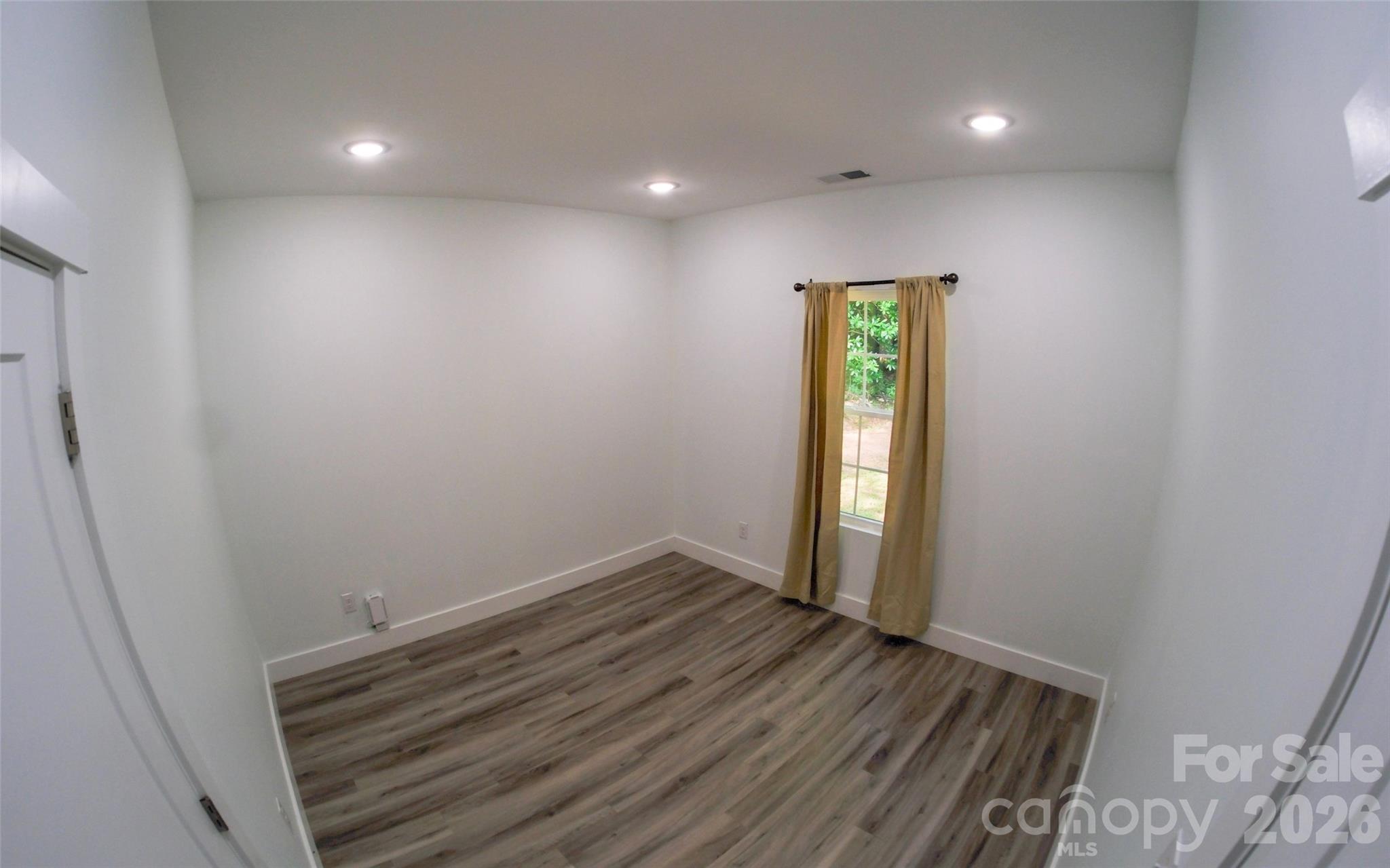 524 Asbury Drive Property Photo 16