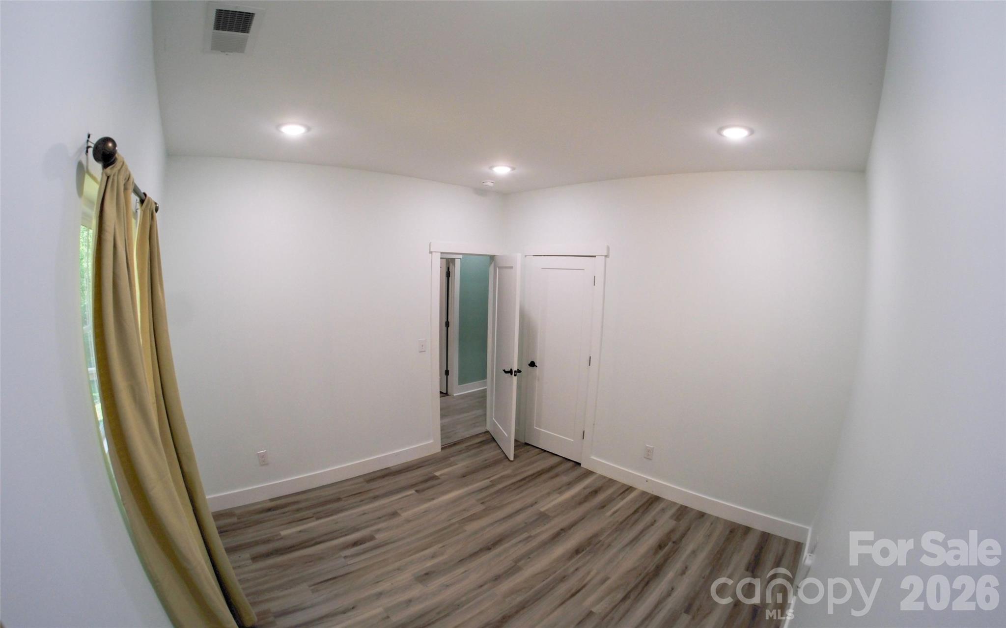 524 Asbury Drive Property Photo 17
