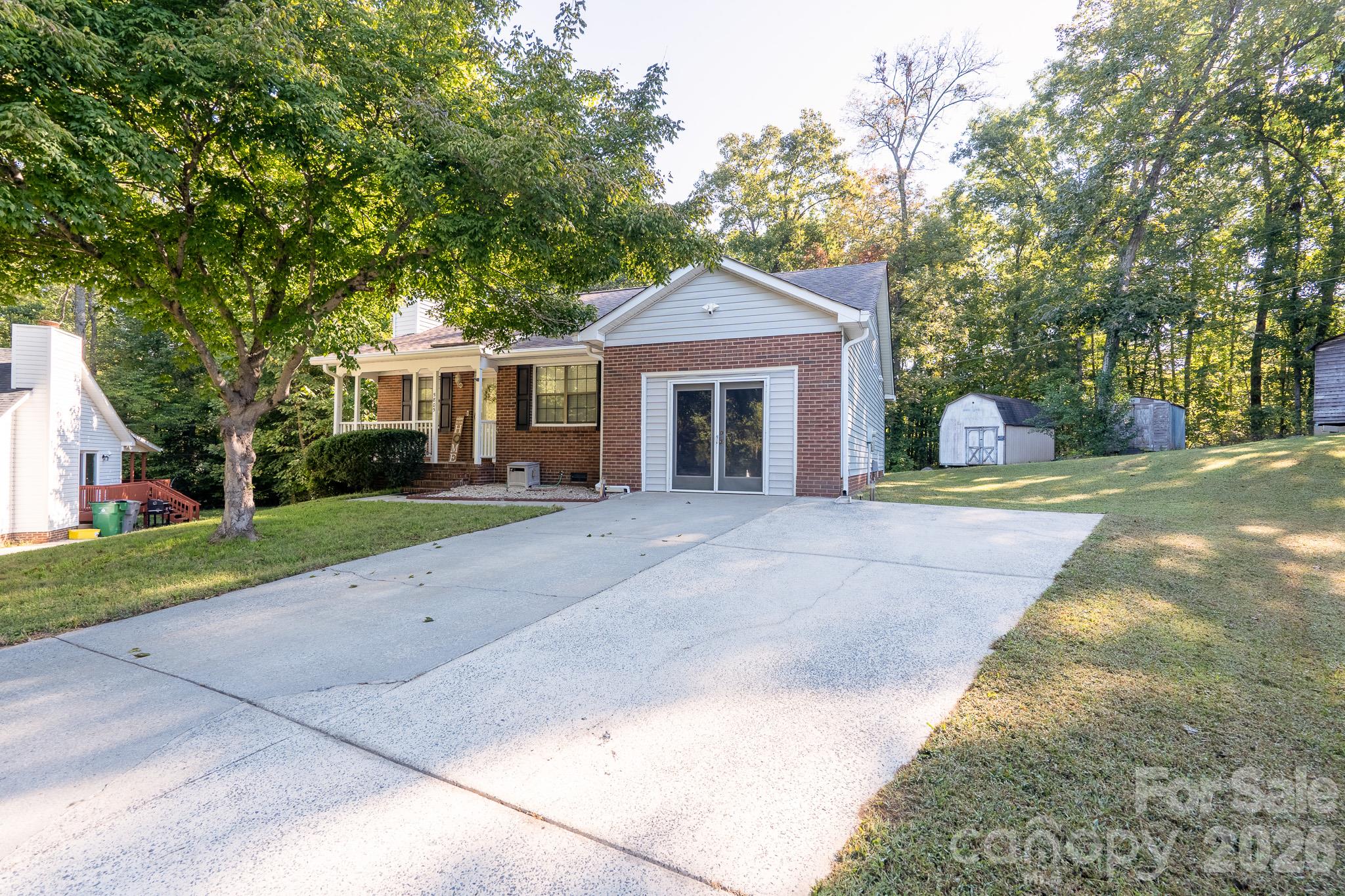 5805 Woodrock Court Property Photo 3