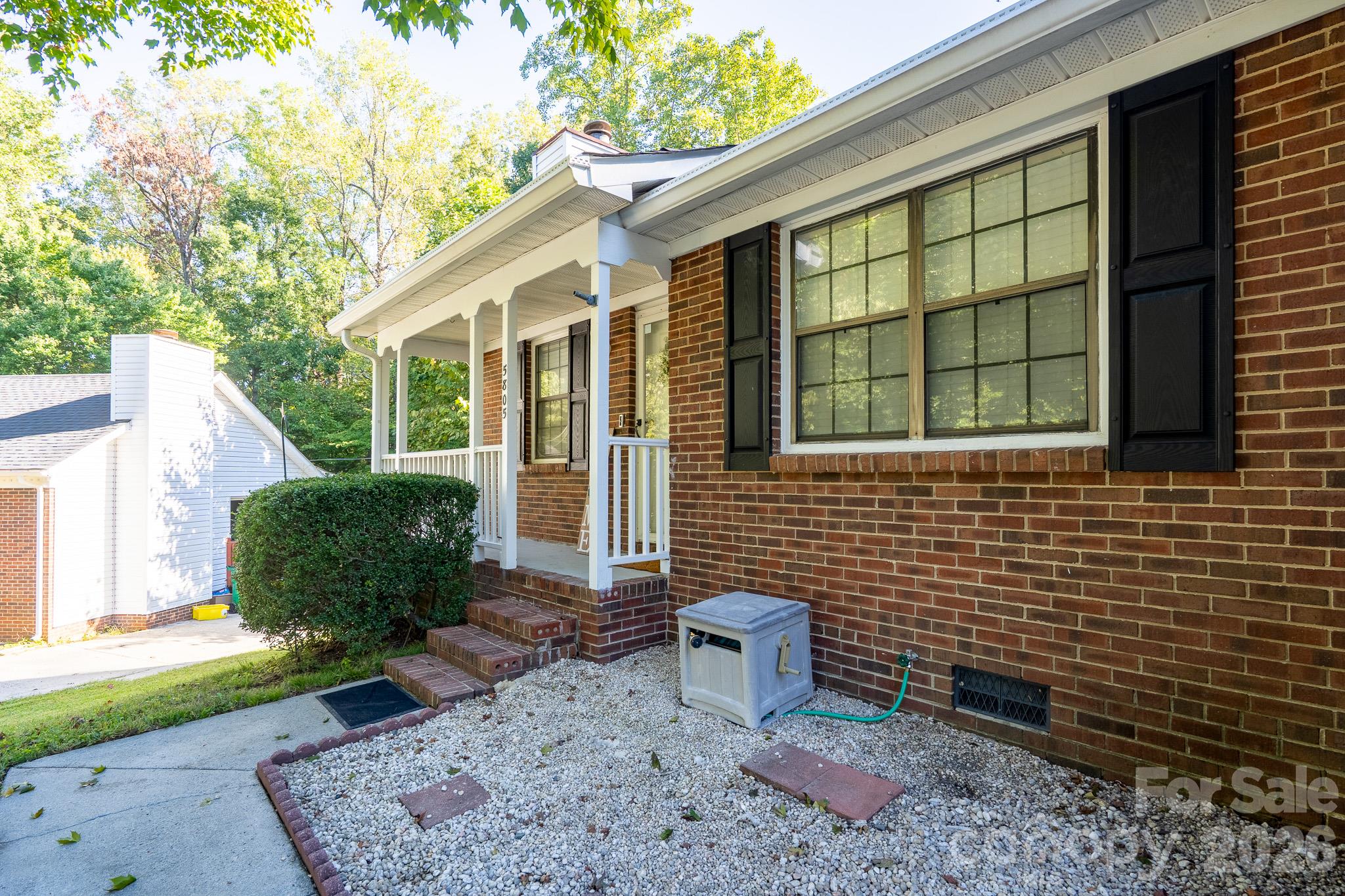 5805 Woodrock Court Property Photo 4