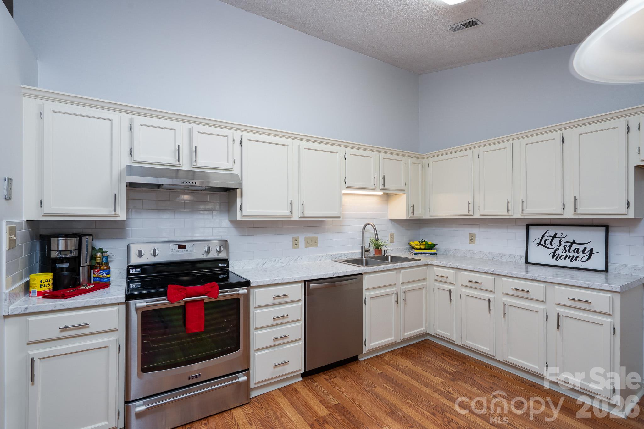 5805 Woodrock Court Property Photo 12