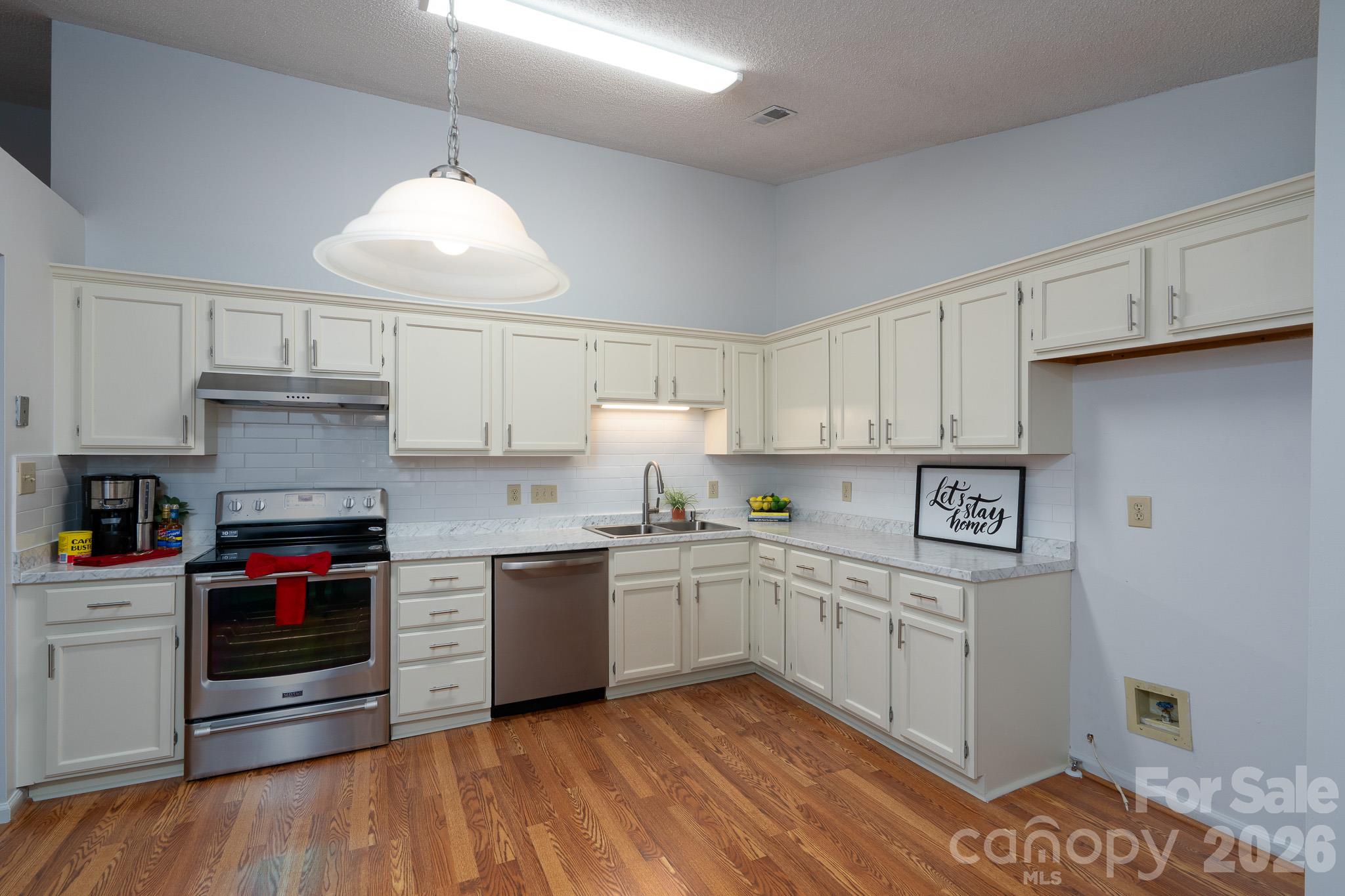 5805 Woodrock Court Property Photo 13