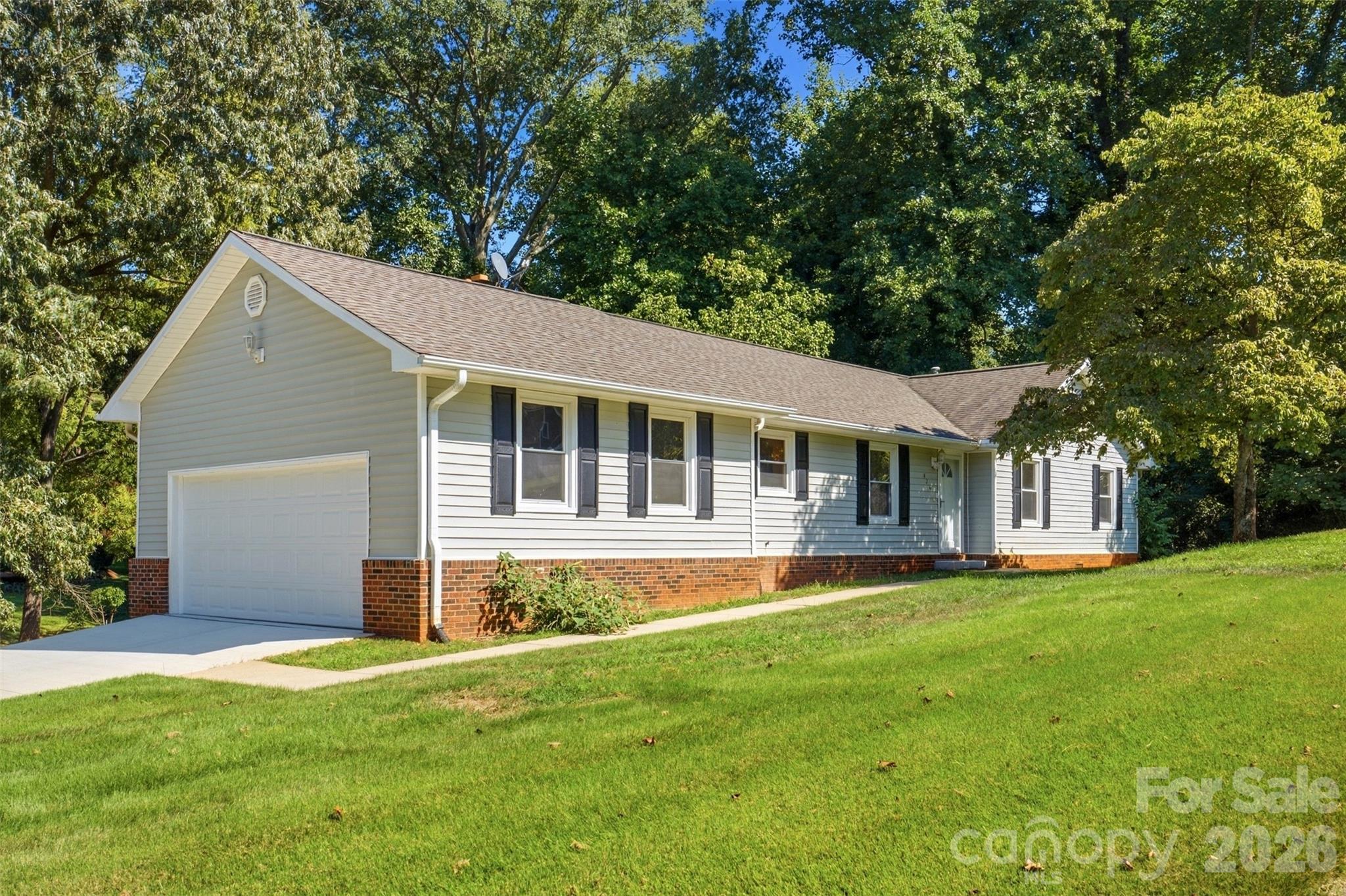 424 Holland Drive Property Photo 1