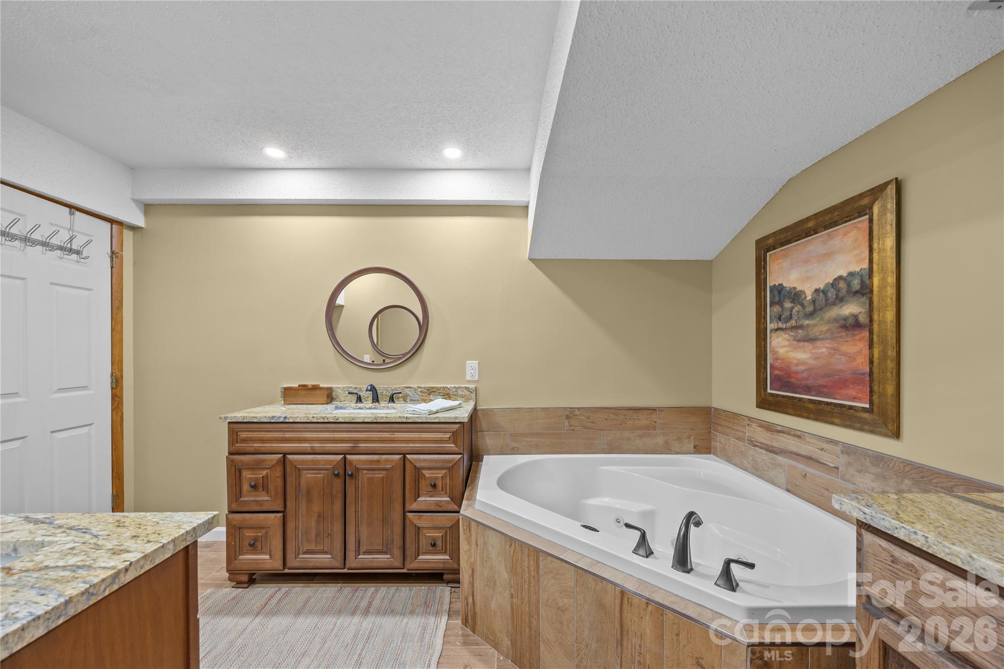 501 Woodfield Drive Property Photo 28