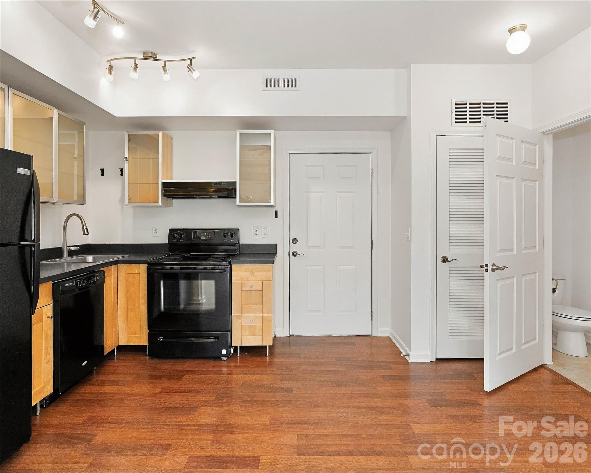 125 Clingman Avenue 304 Property Photo 4