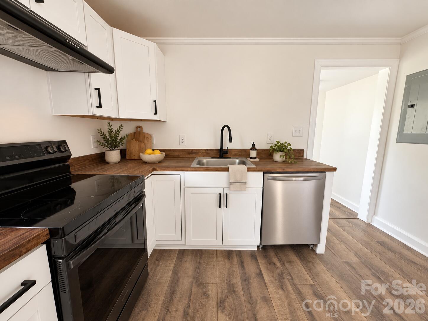 142 S Ervin Avenue Property Photo 6