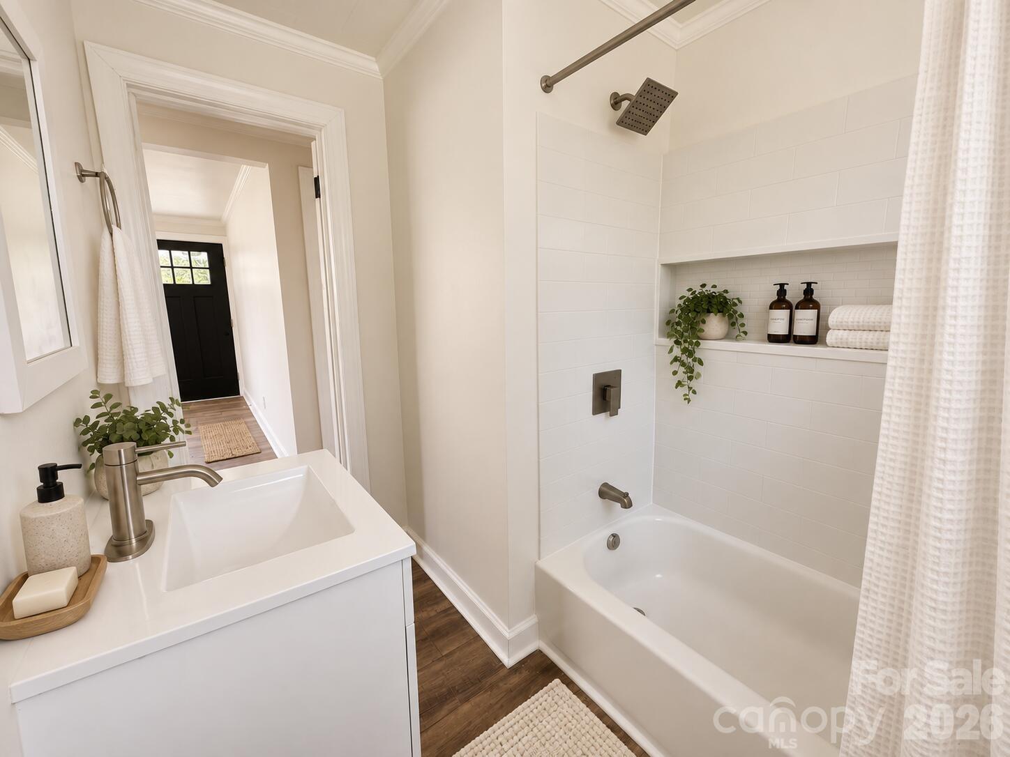142 S Ervin Avenue Property Photo 8