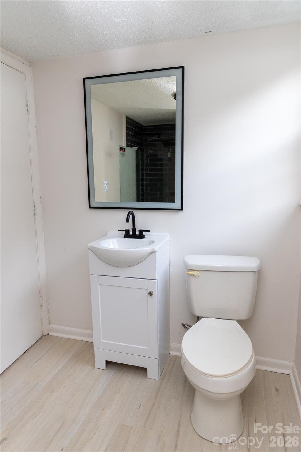 1527 Kingston Drive Property Photo 4