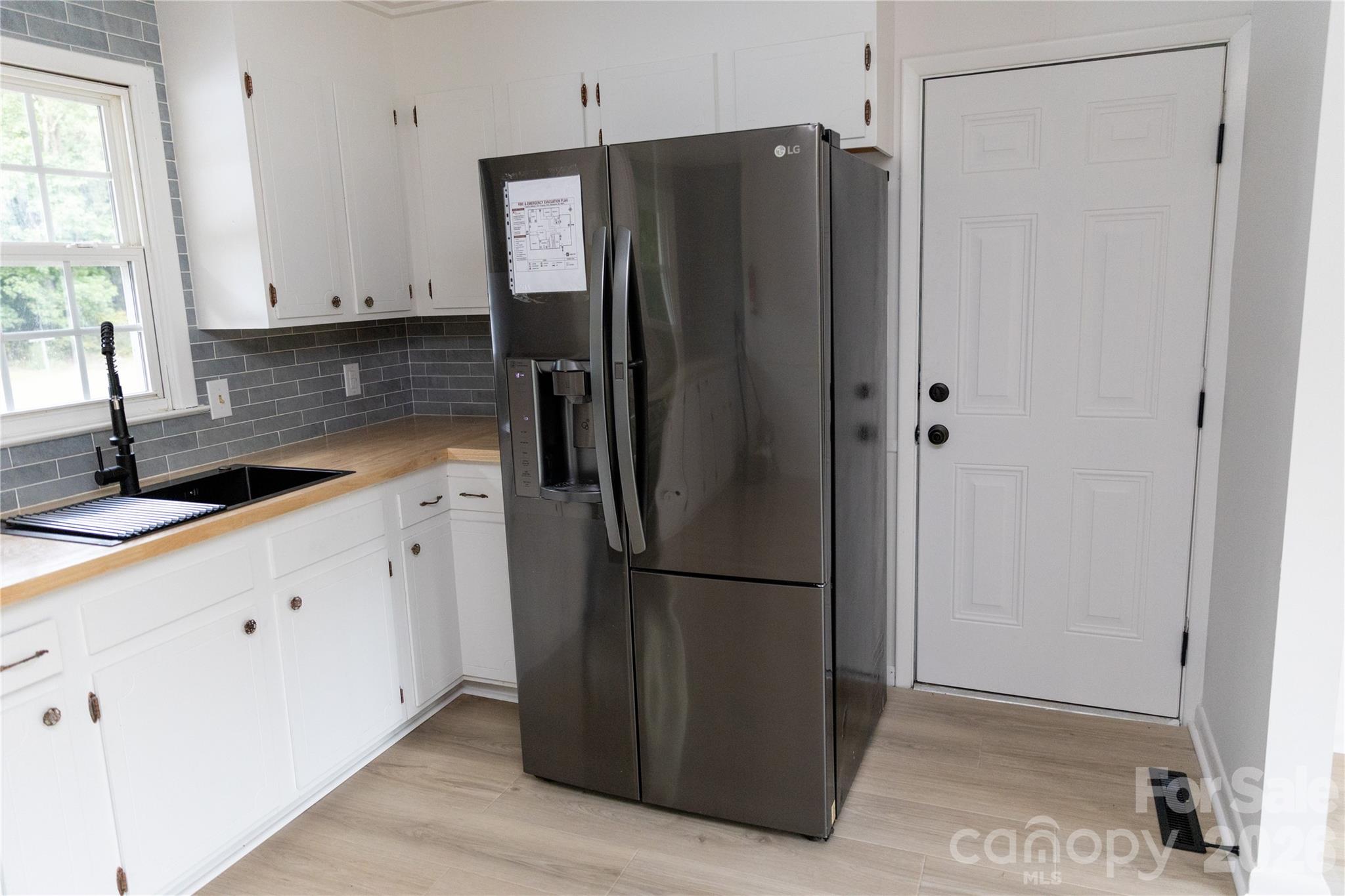1527 Kingston Drive Property Photo 8