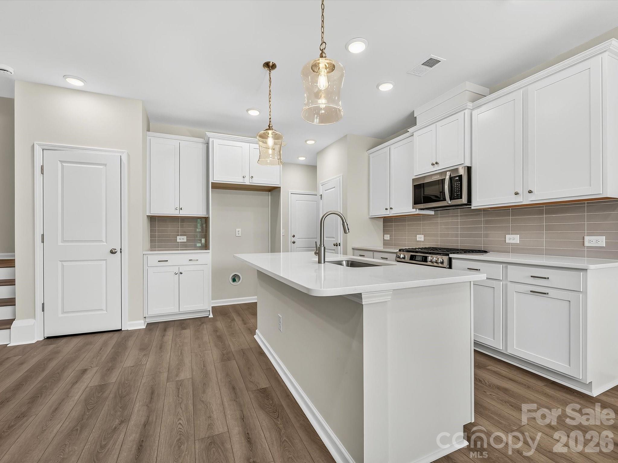 569 Cape Cod Way Property Photo 8