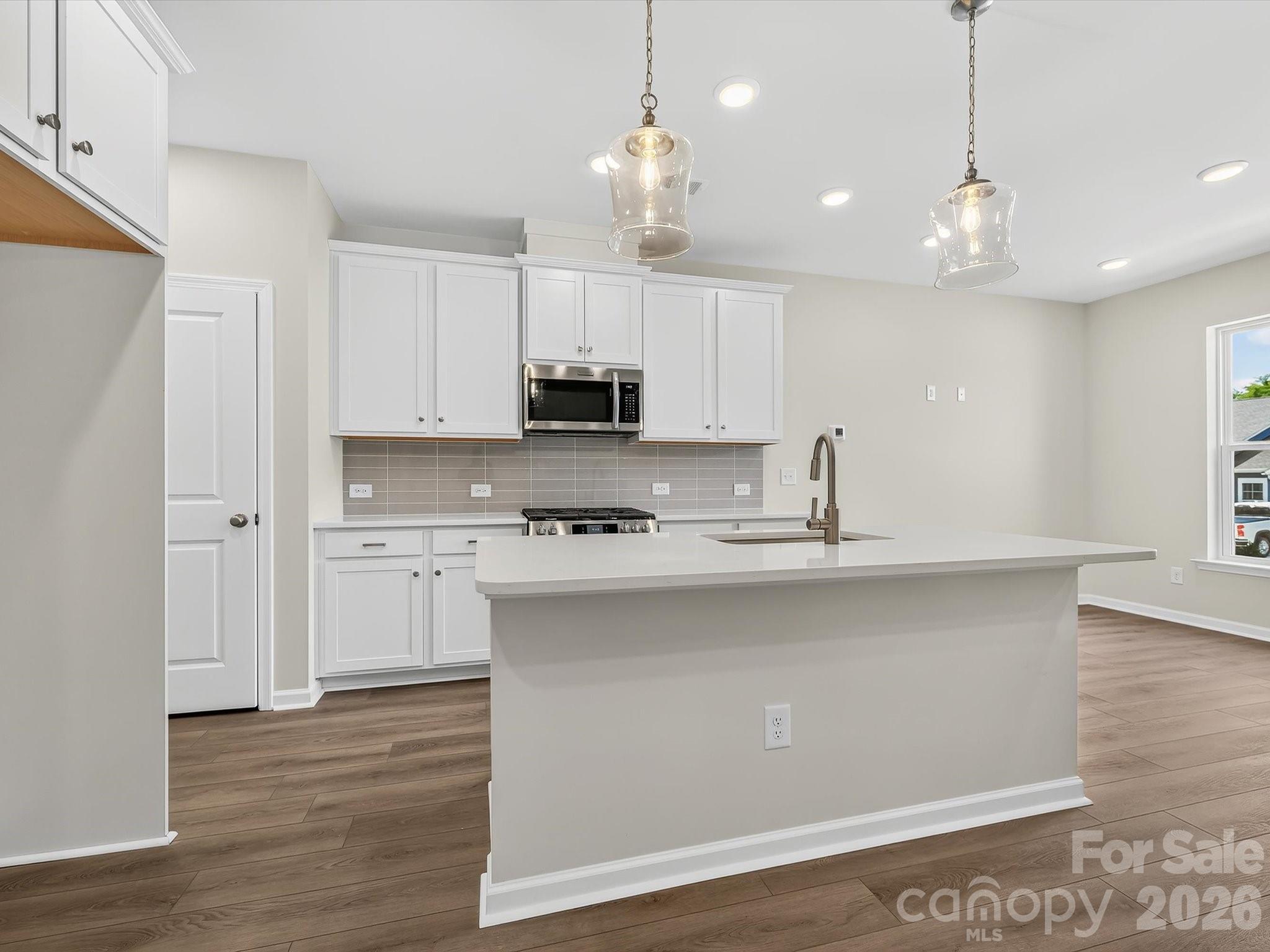 569 Cape Cod Way Property Photo 9
