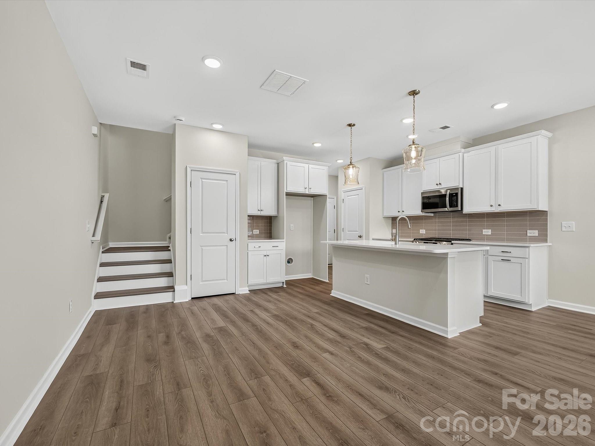 569 Cape Cod Way Property Photo 14