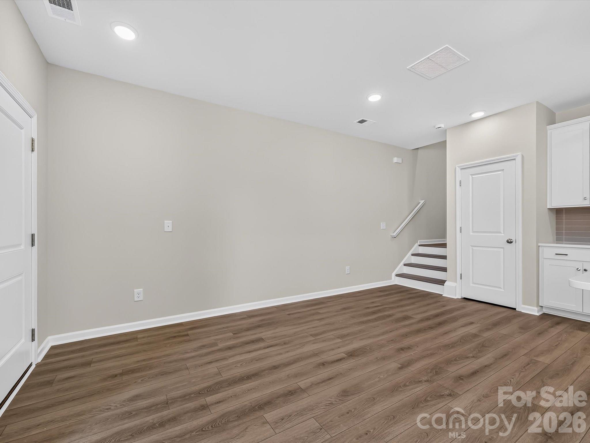 569 Cape Cod Way Property Photo 15