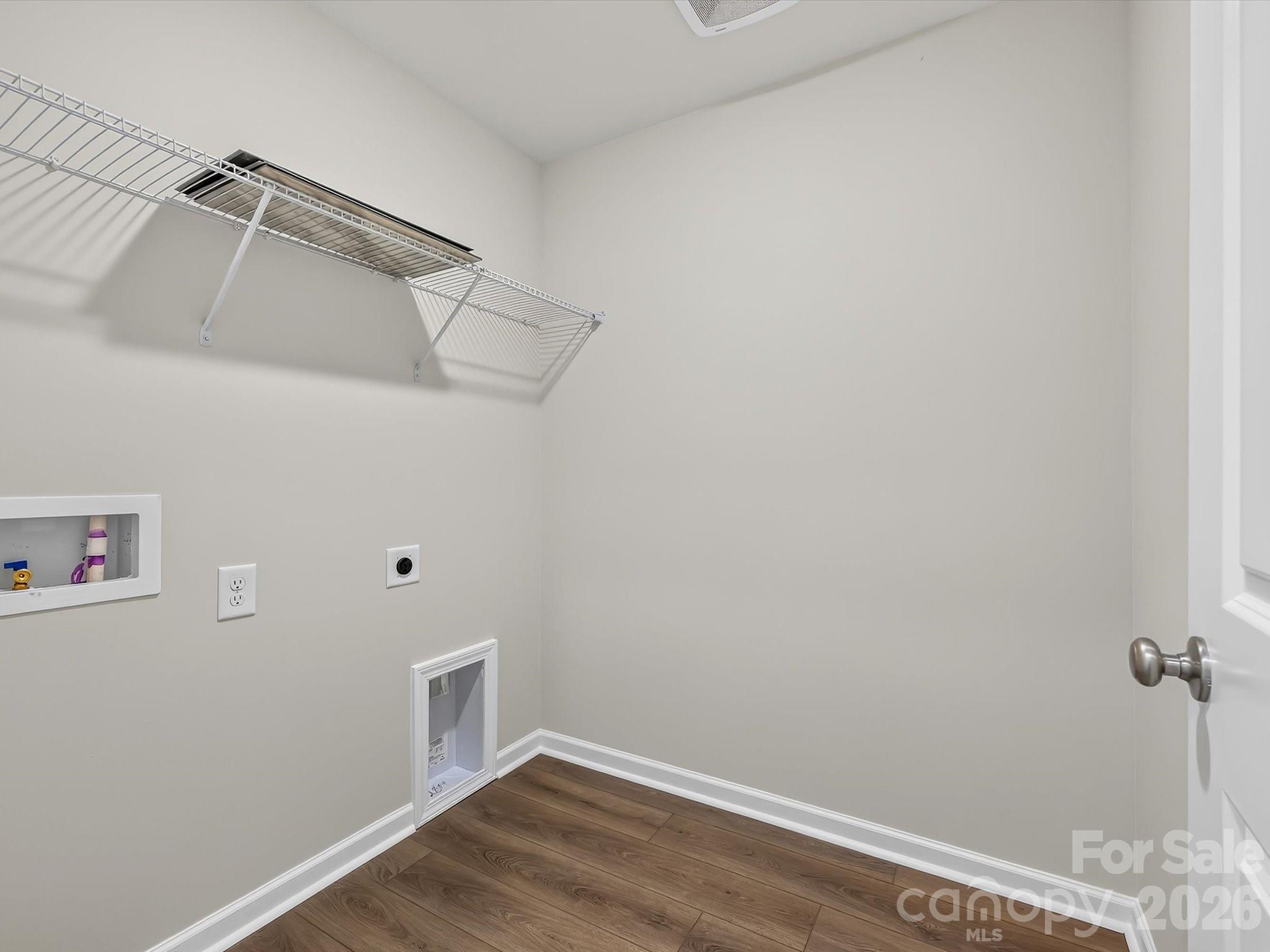 569 Cape Cod Way Property Photo 24