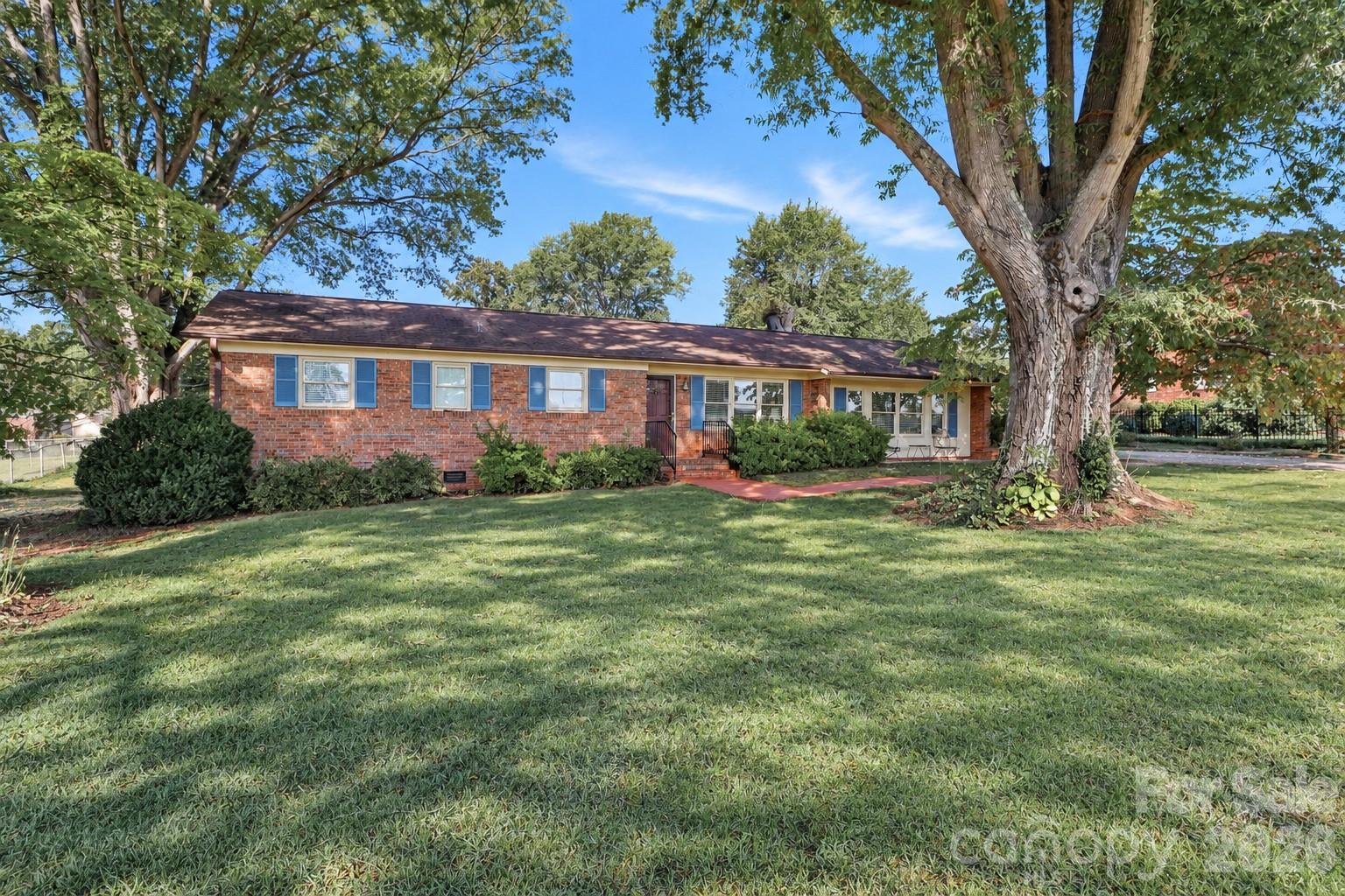 1609 Museum Road Property Photo 1