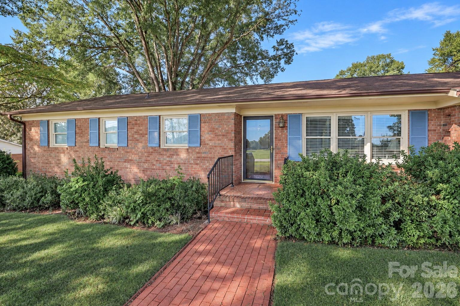 1609 Museum Road Property Photo 3