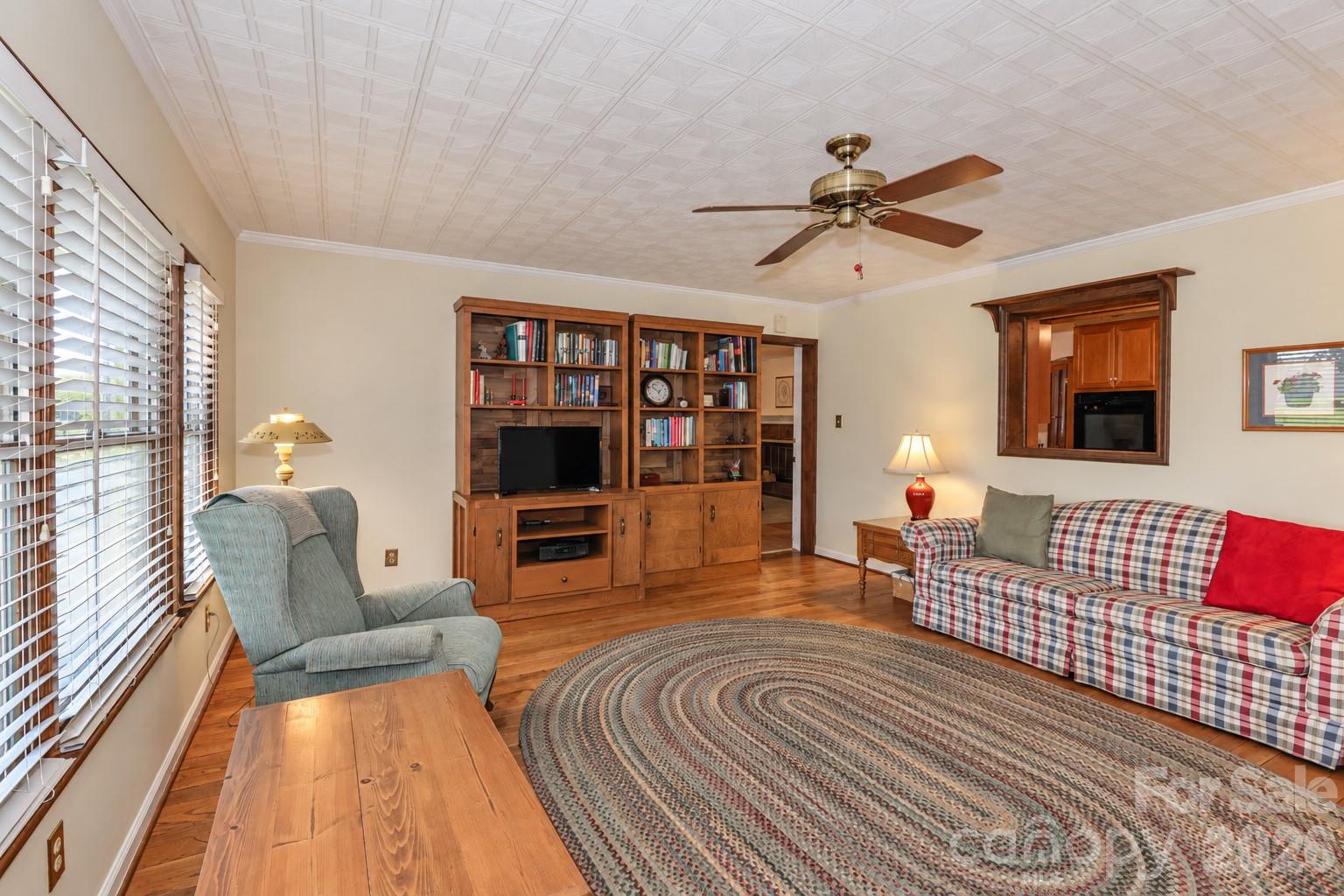 1609 Museum Road Property Photo 11