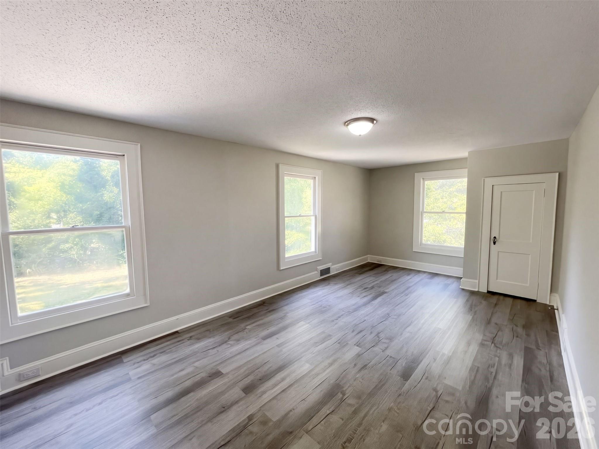 905 3rd Street Property Photo 4