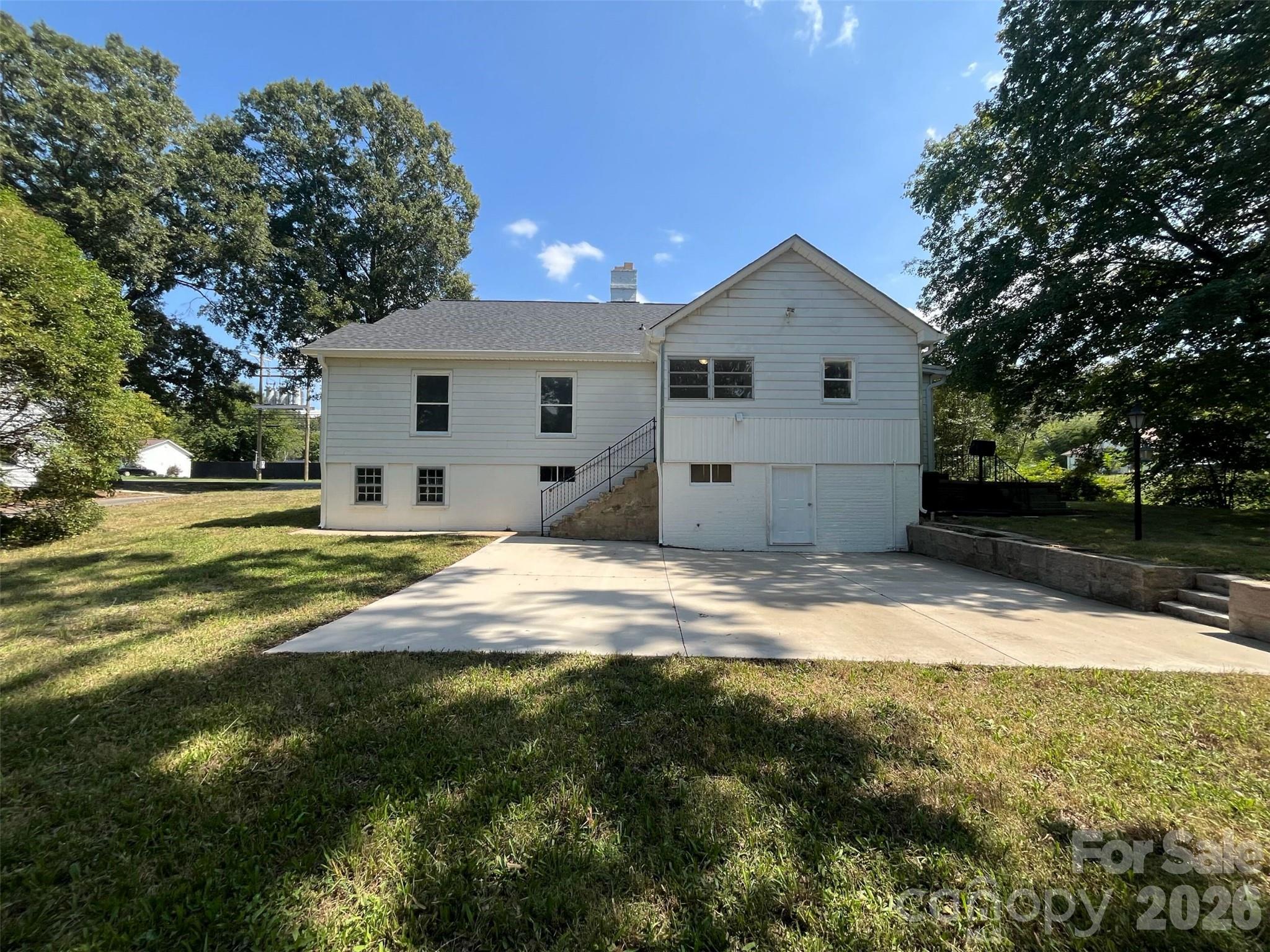 905 3rd Street Property Photo 5
