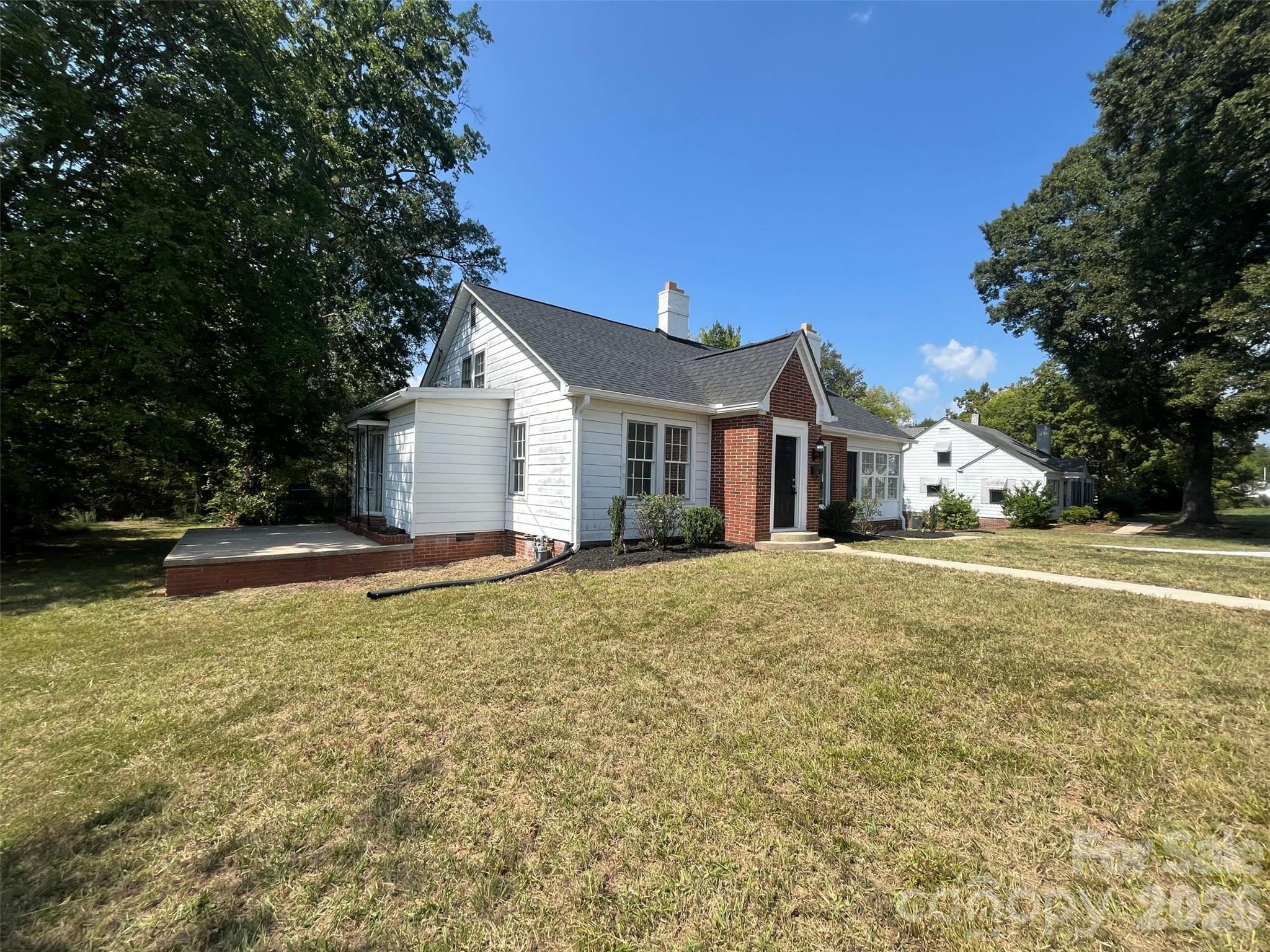 905 3rd Street Property Photo 7