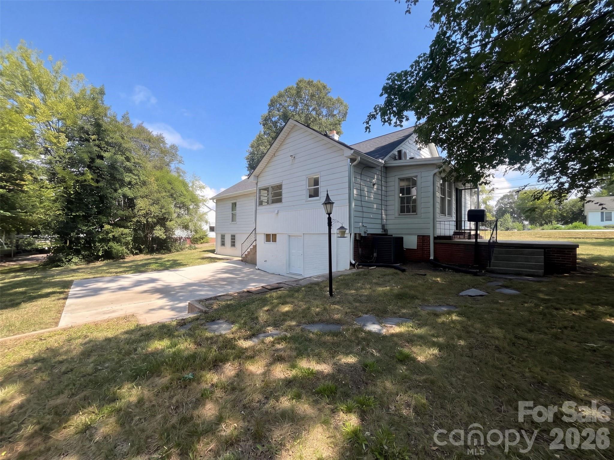905 3rd Street Property Photo 22