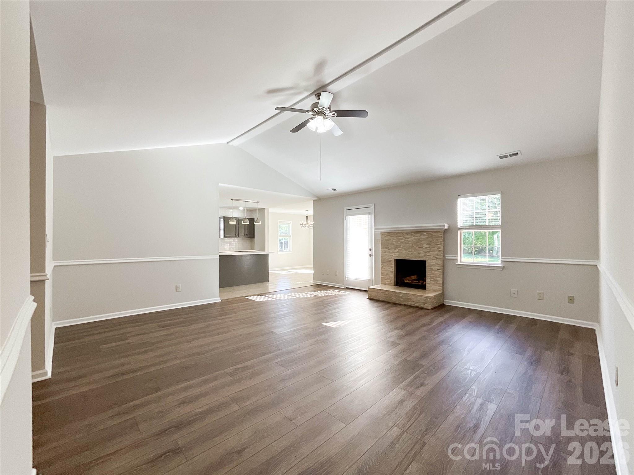 1037 Ridgefield Circle Property Photo 2