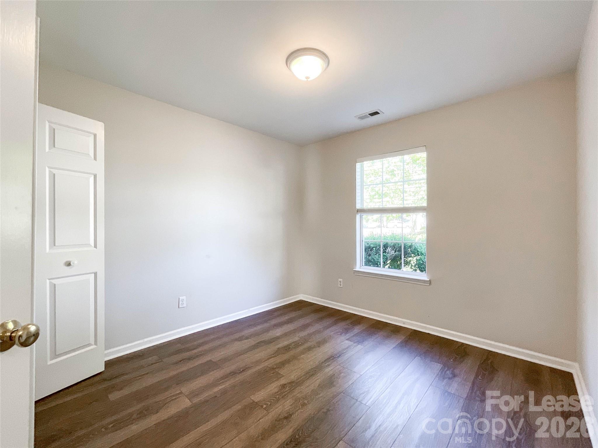 1037 Ridgefield Circle Property Photo 5