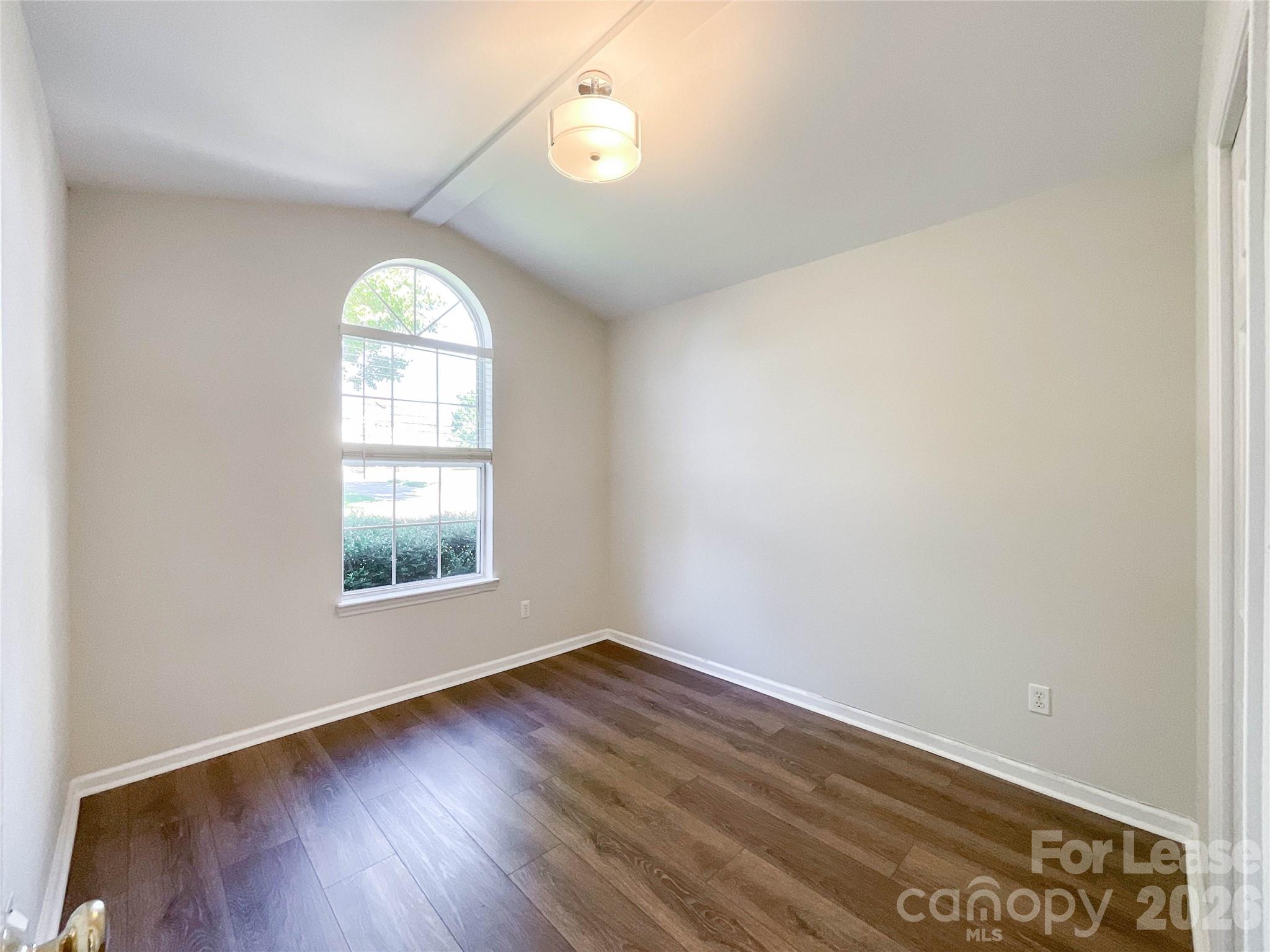 1037 Ridgefield Circle Property Photo 6