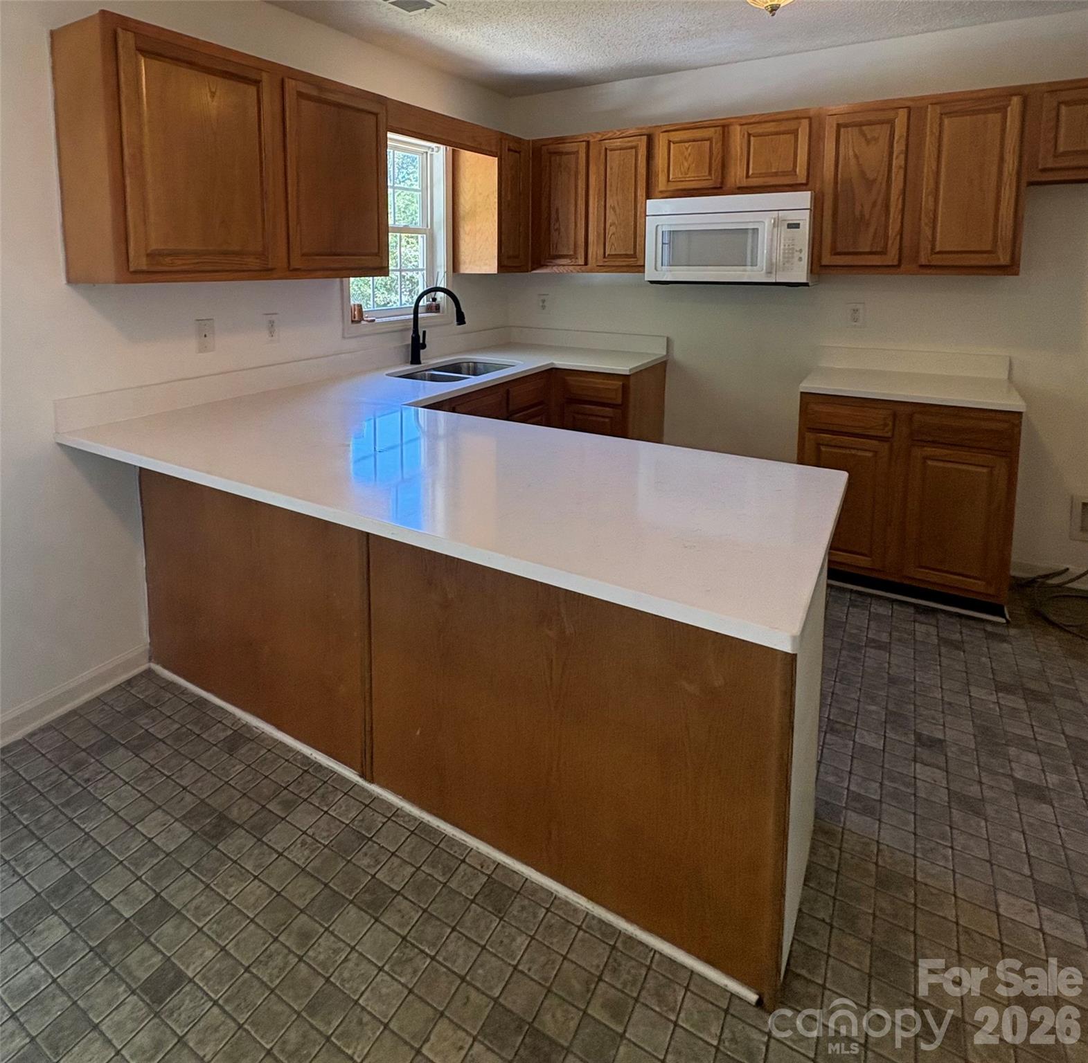 2430 Sylvan Drive Property Photo 5