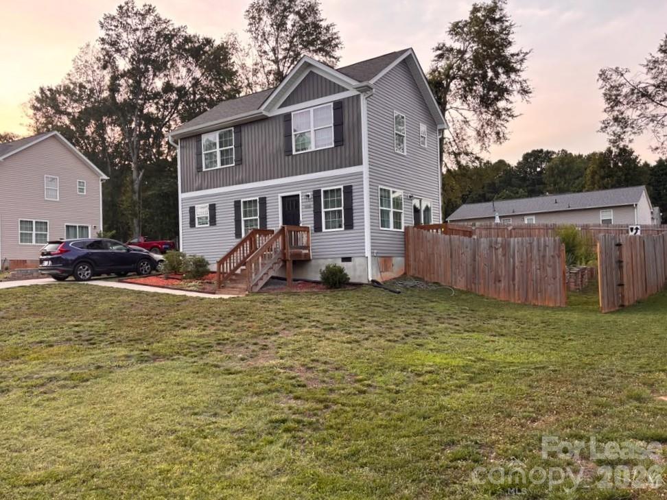 606 E Carpenter Street Property Photo 2