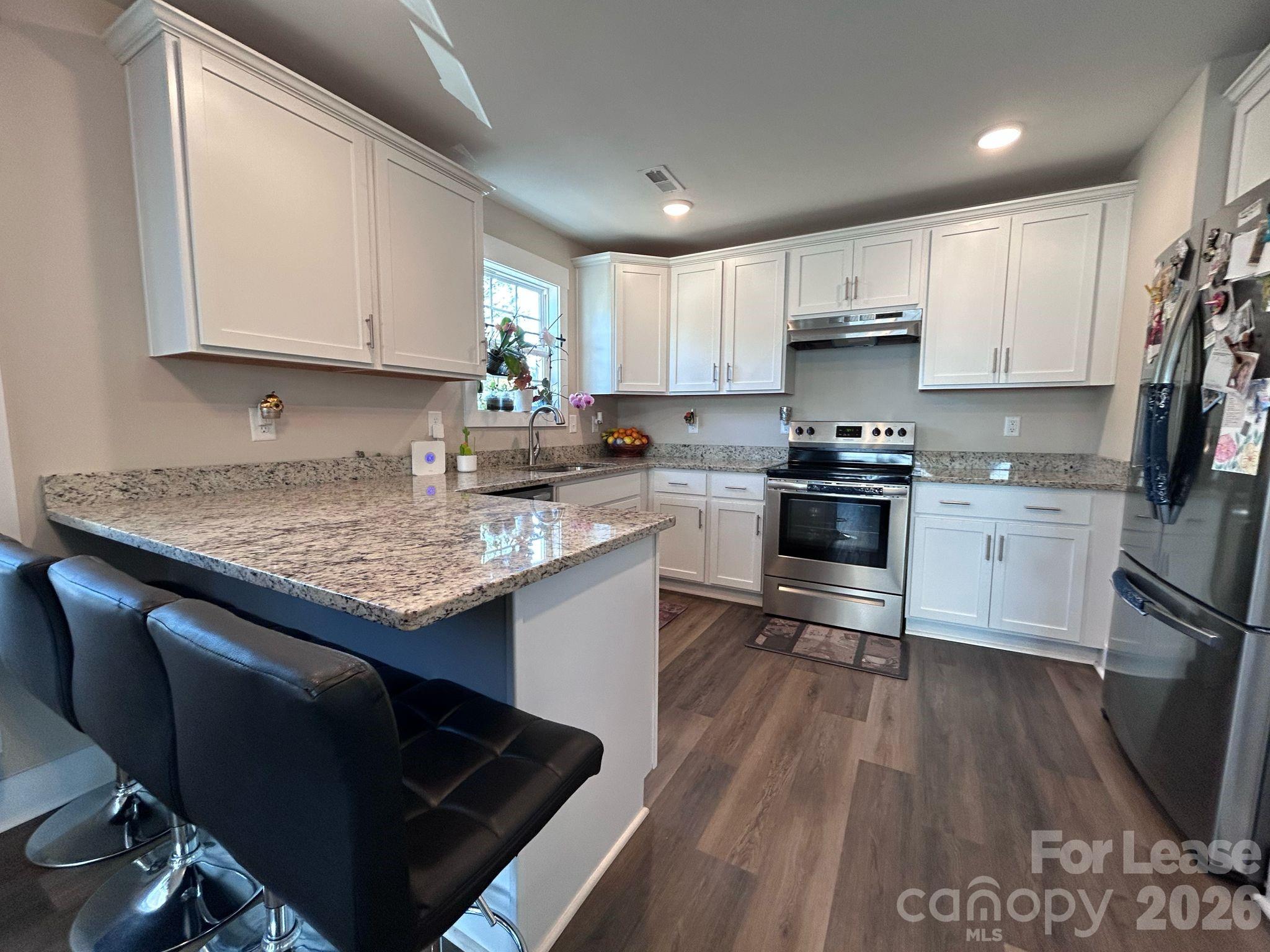 606 E Carpenter Street Property Photo 3