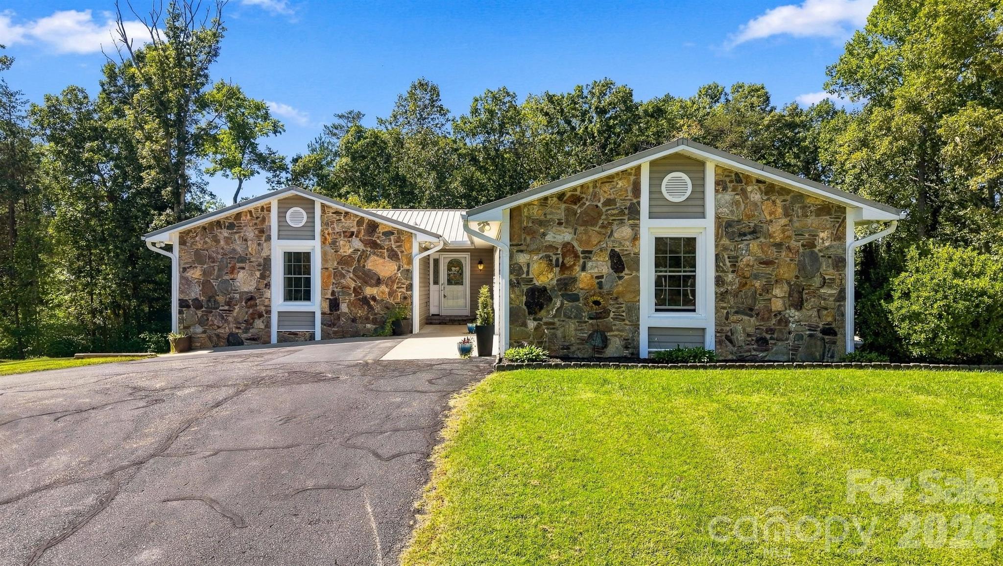 2094 South Fork Drive Property Photo 2