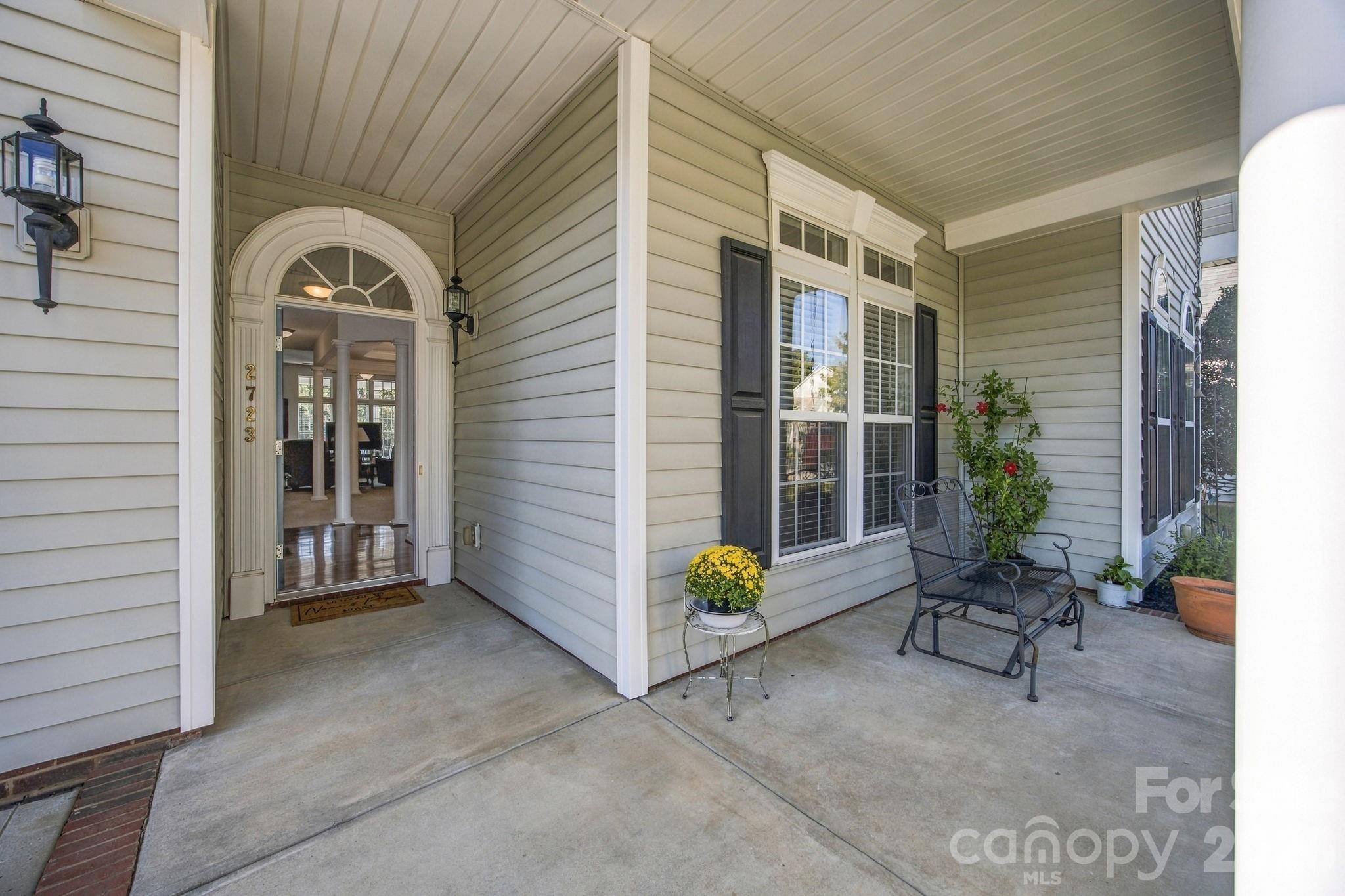 2723 Sunberry Lane Property Photo 3