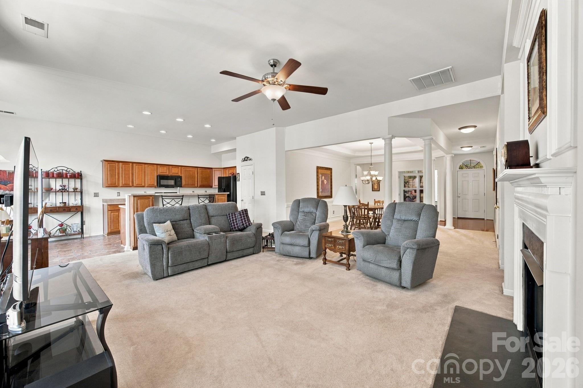 2723 Sunberry Lane Property Photo 9