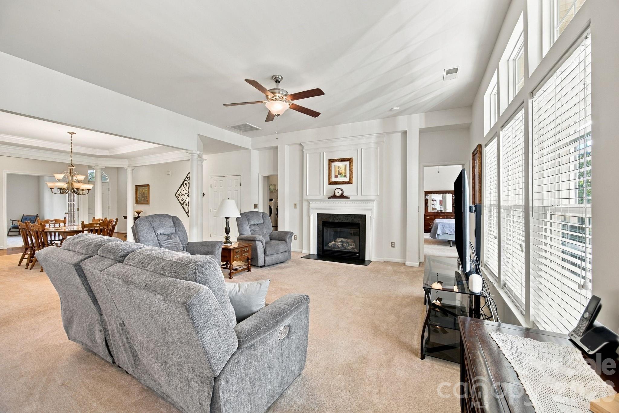 2723 Sunberry Lane Property Photo 10